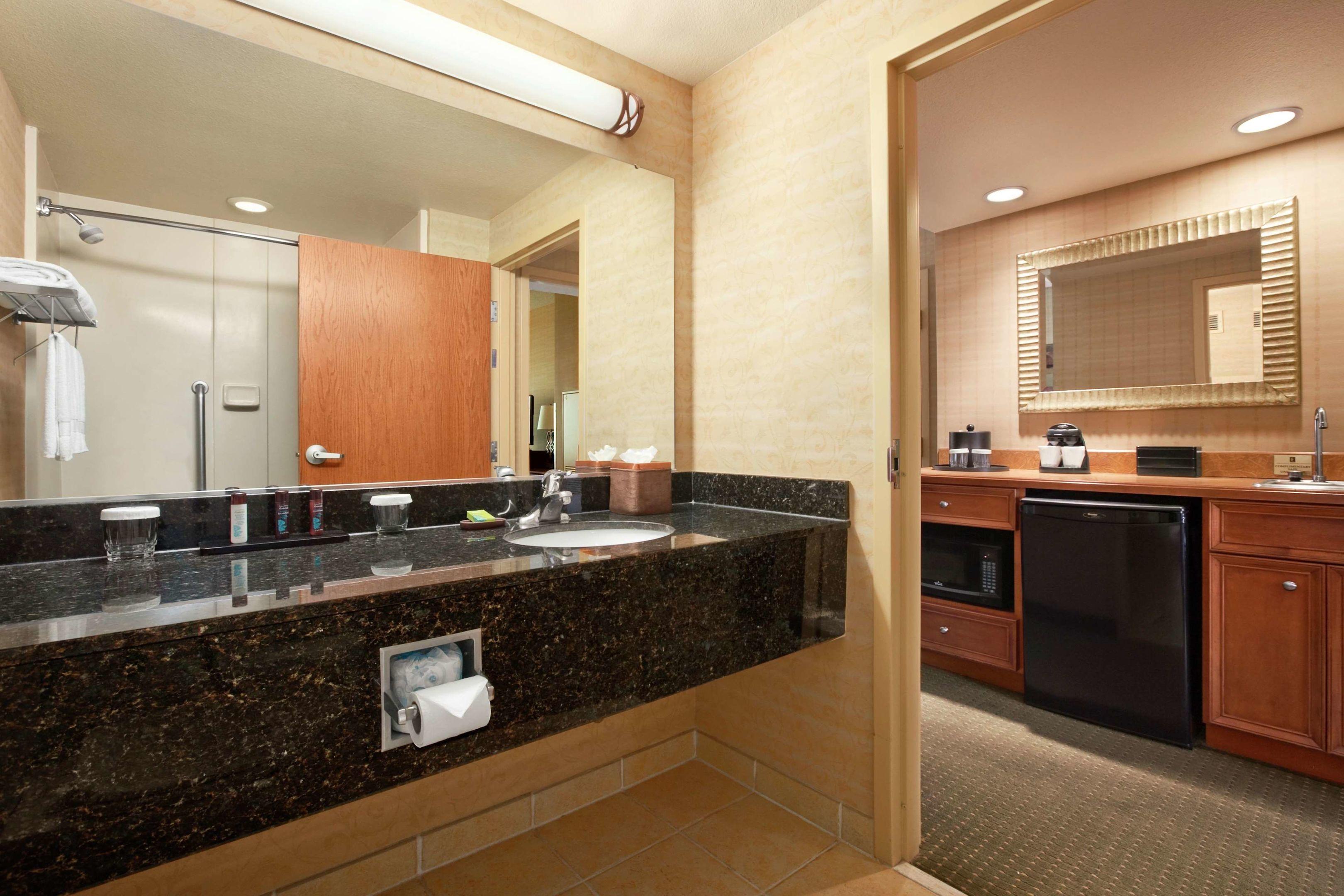 Embassy Suites by Hilton Hot Springs Hotel & Spa — photo 5
