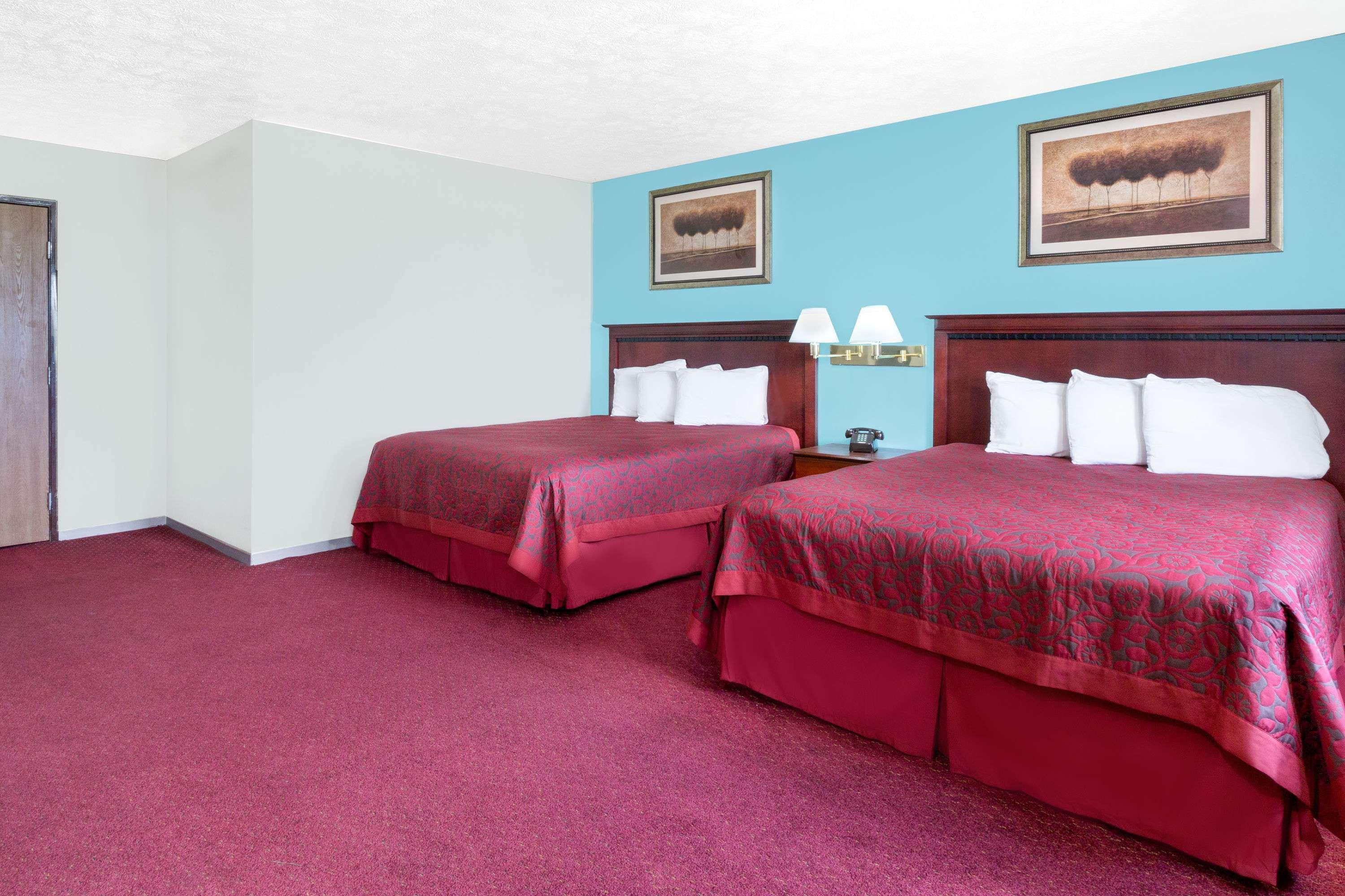 Days Inn Warrensburg — photo 4