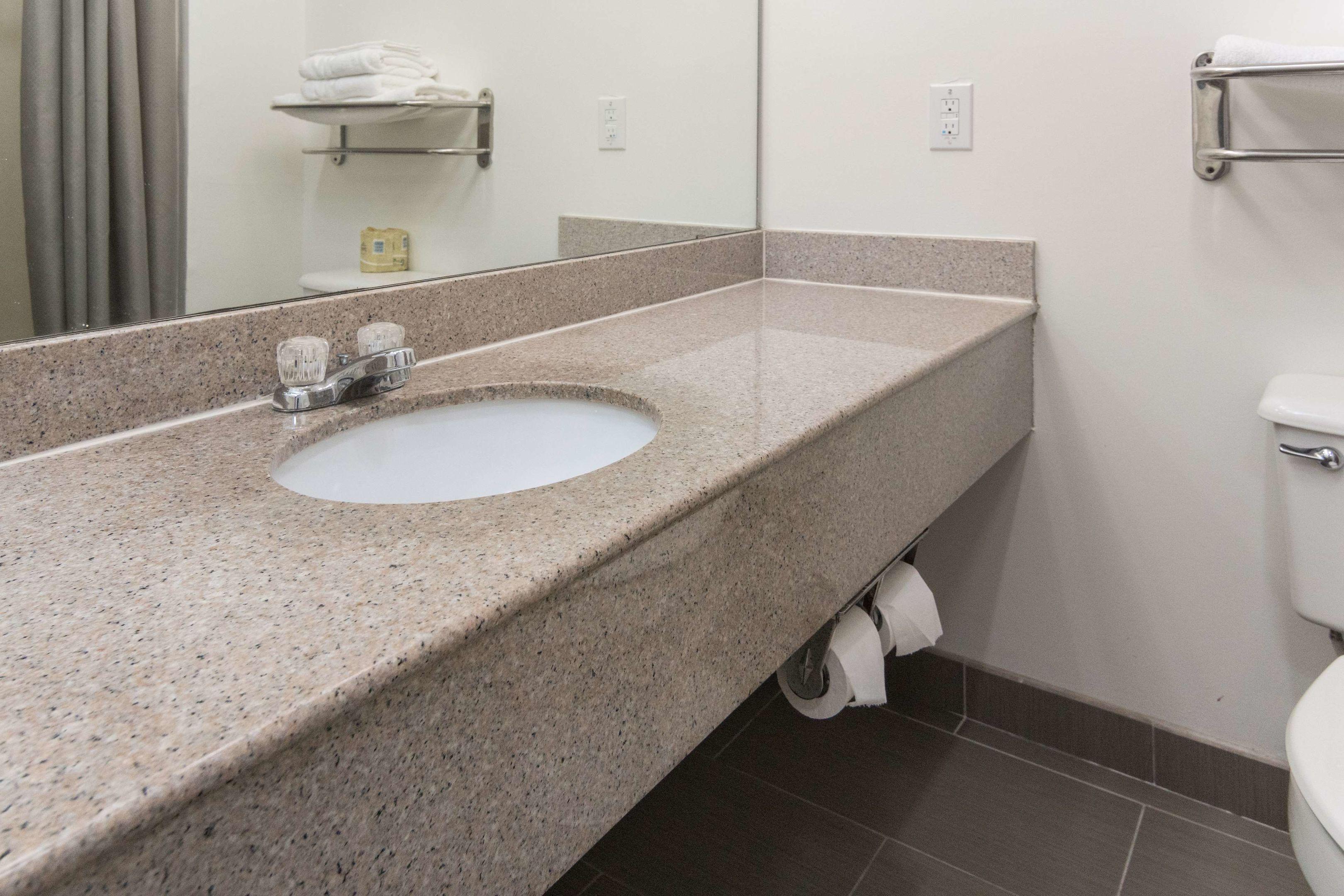Motel 6 Ennis TX — photo 5