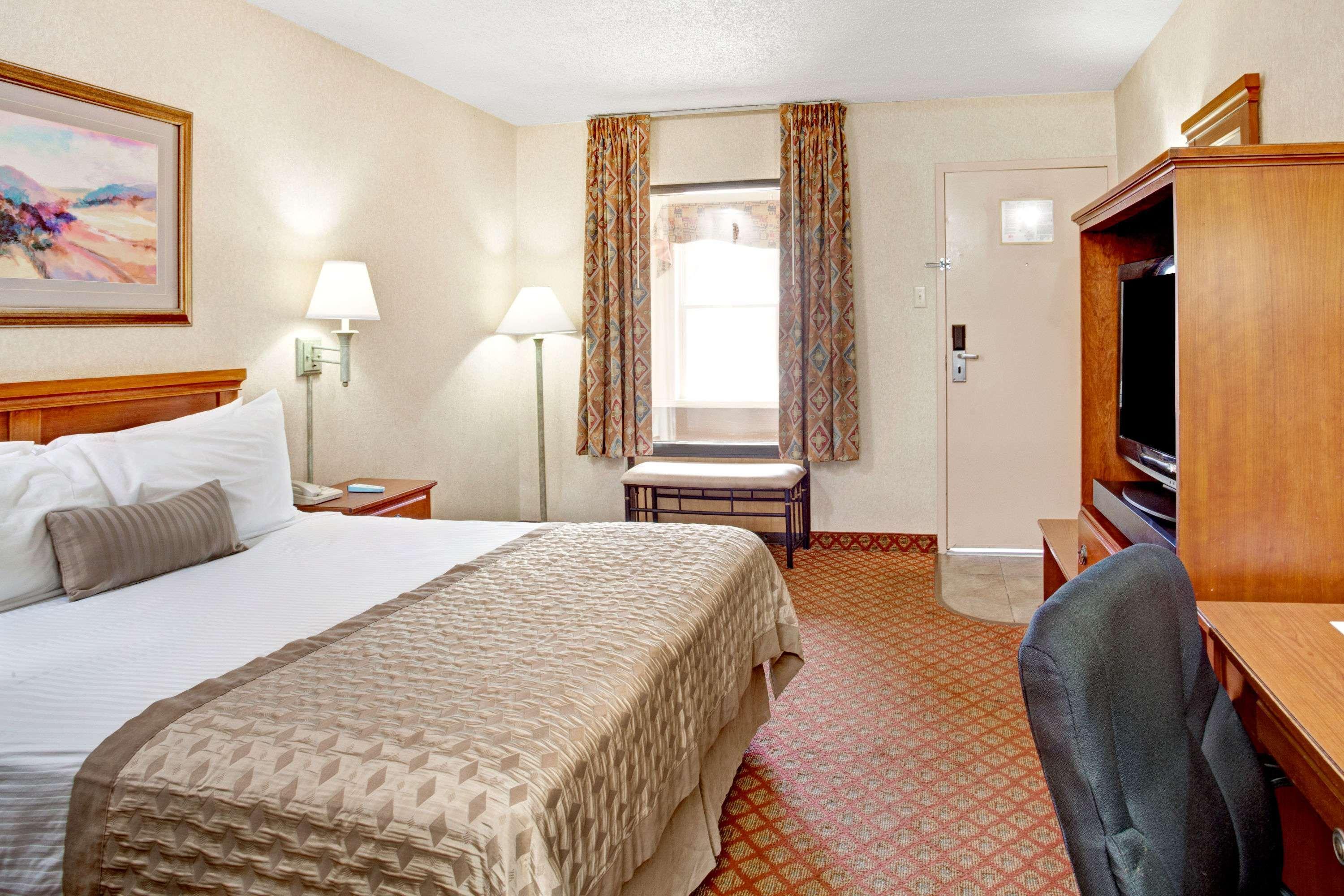 Ramada by Wyndham West Memphis — photo 4