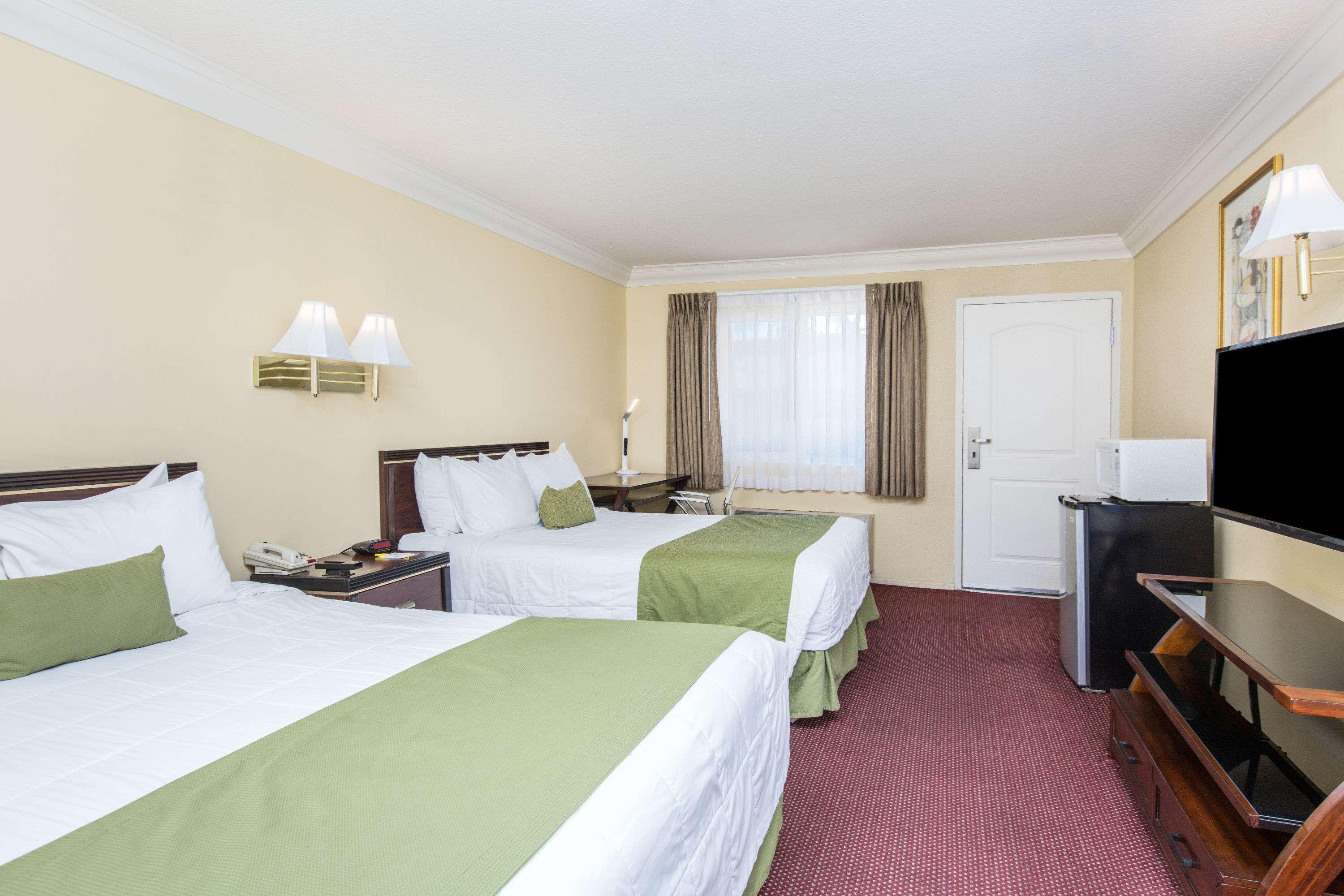 Days Inn Near City Of Hope — photo 4