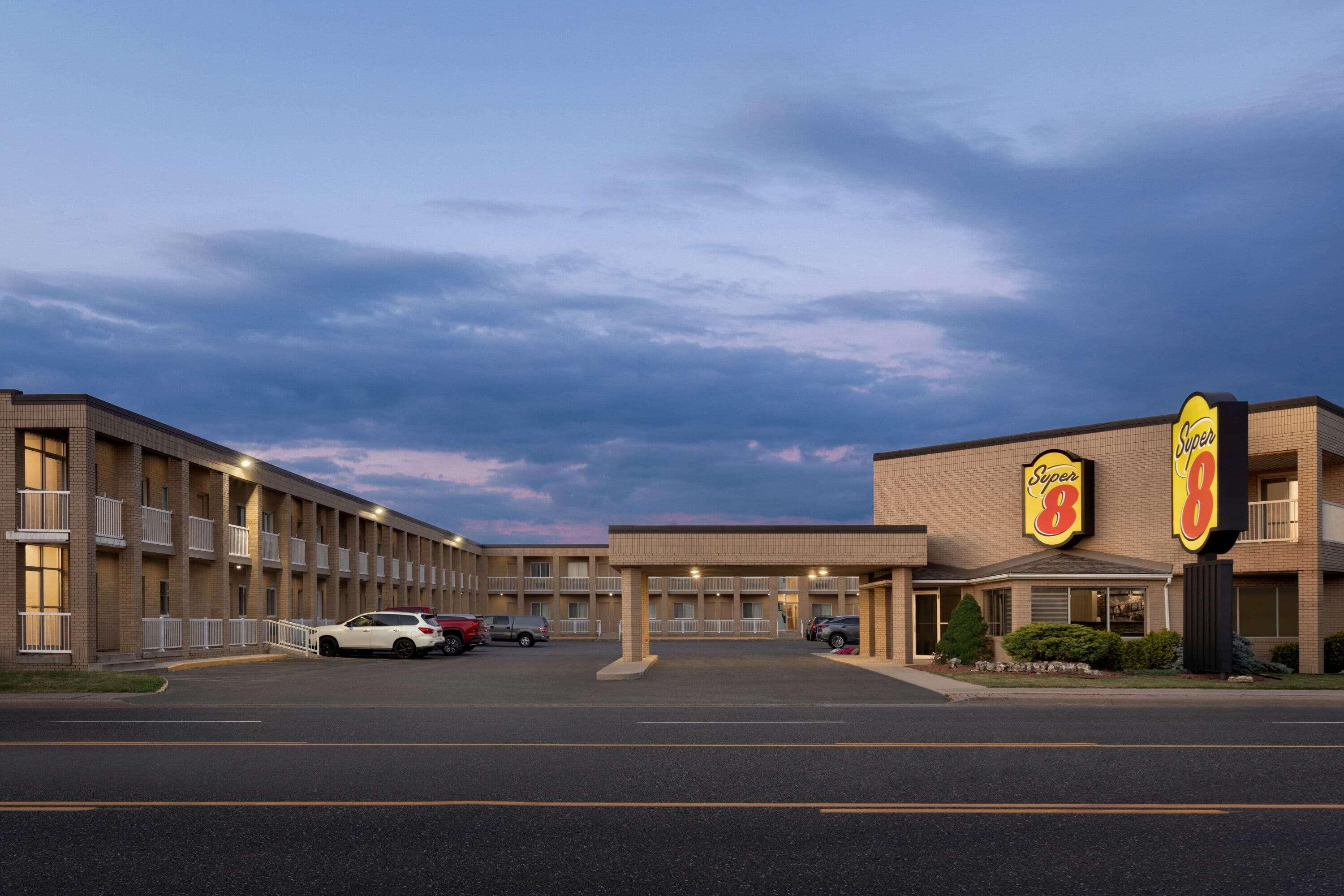 Super 8 by Wyndham Windsor/Dougall — photo 3