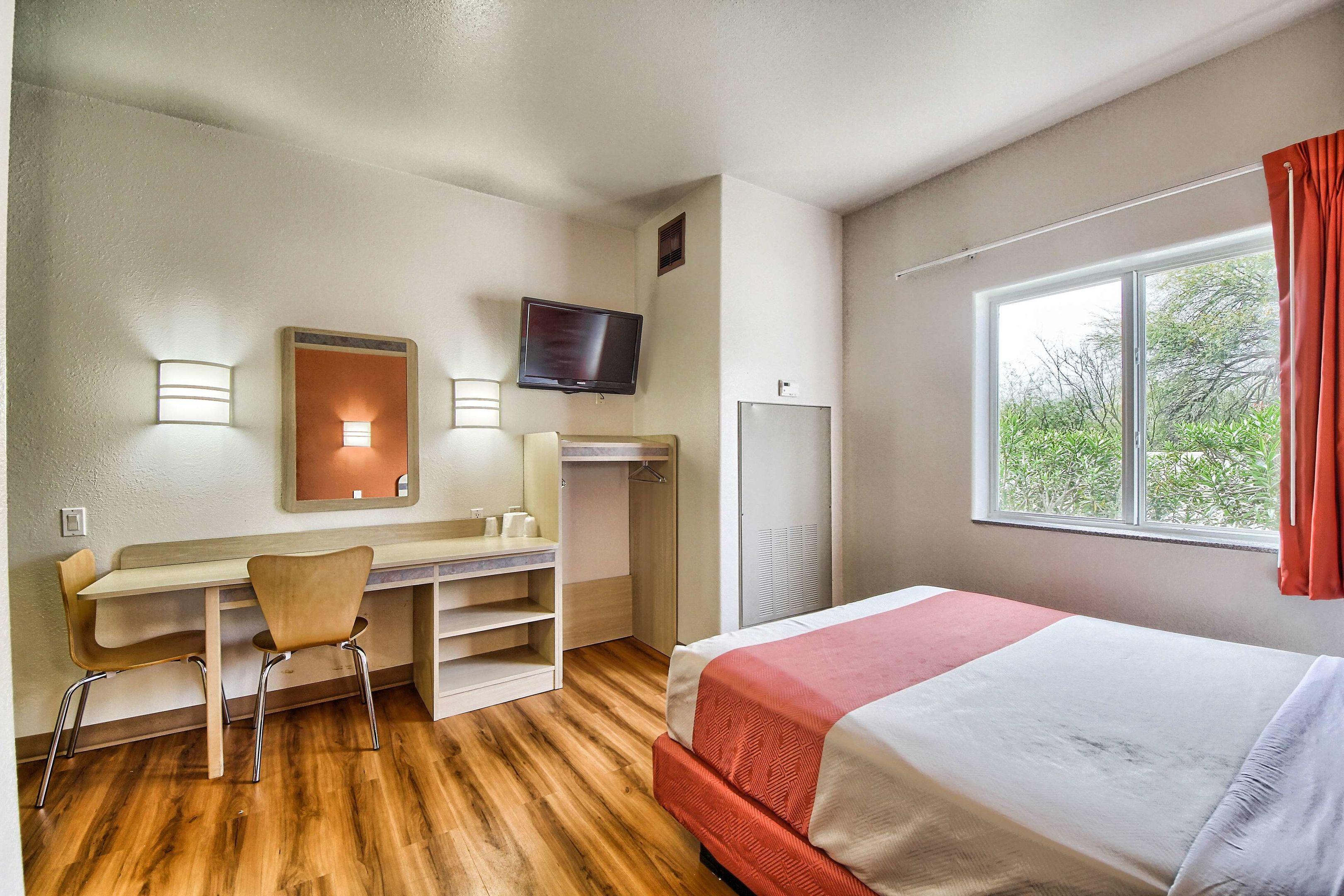 Motel 6 Mission — photo 5