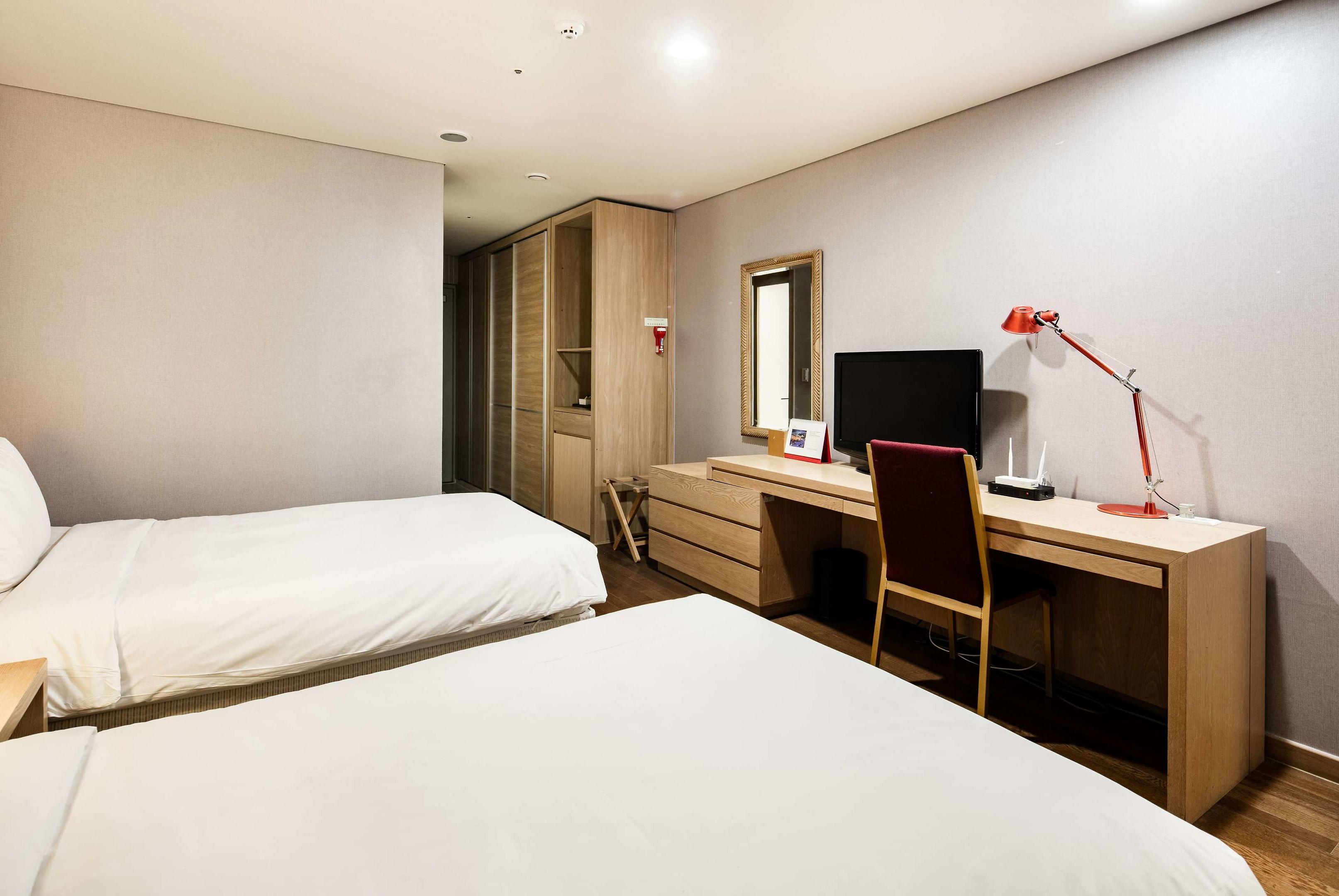 Ramada Hotel & Suites by Wyndham Seoul Namdaemun — photo 4