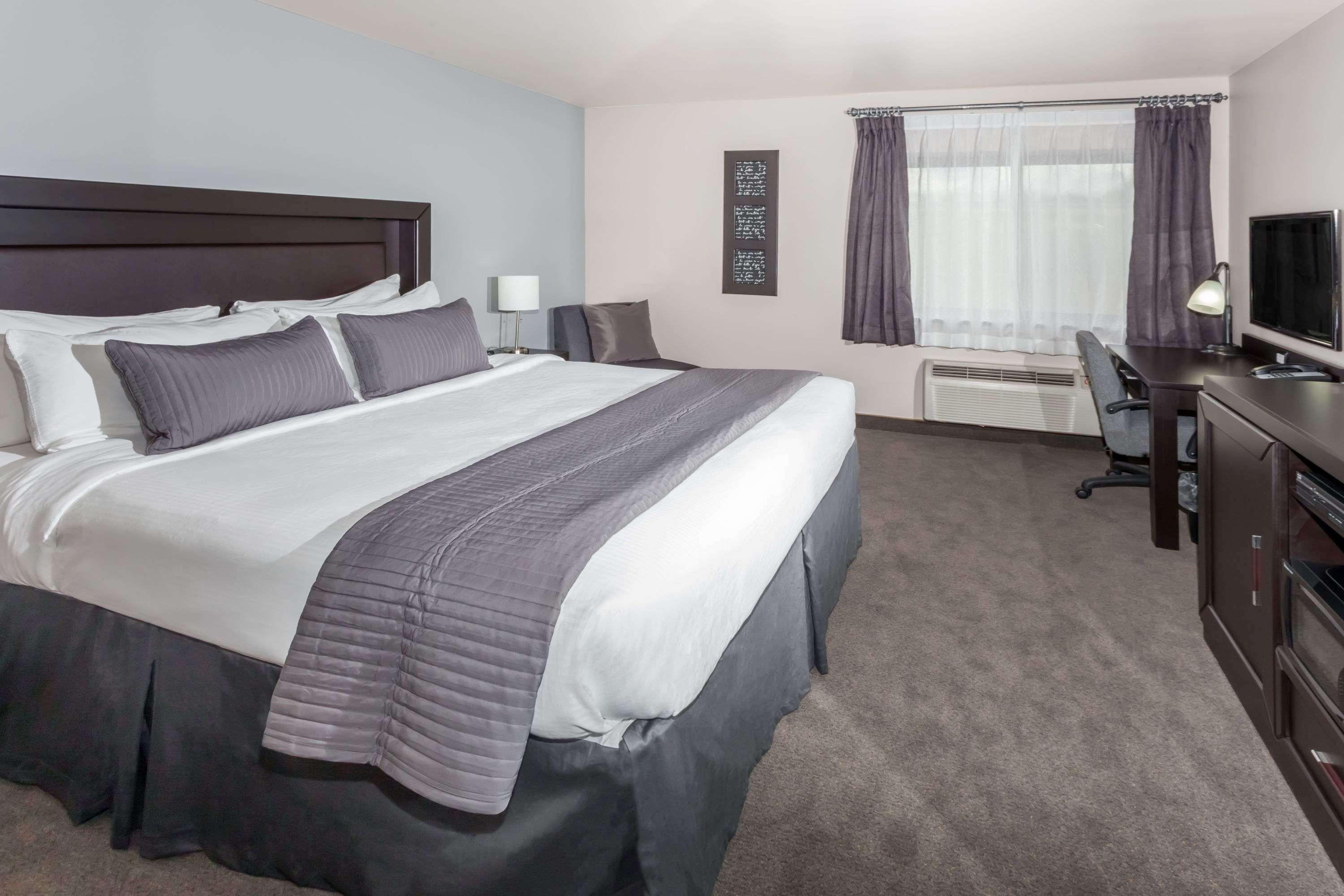 Baymont Inn & Suites Glenview — photo 4