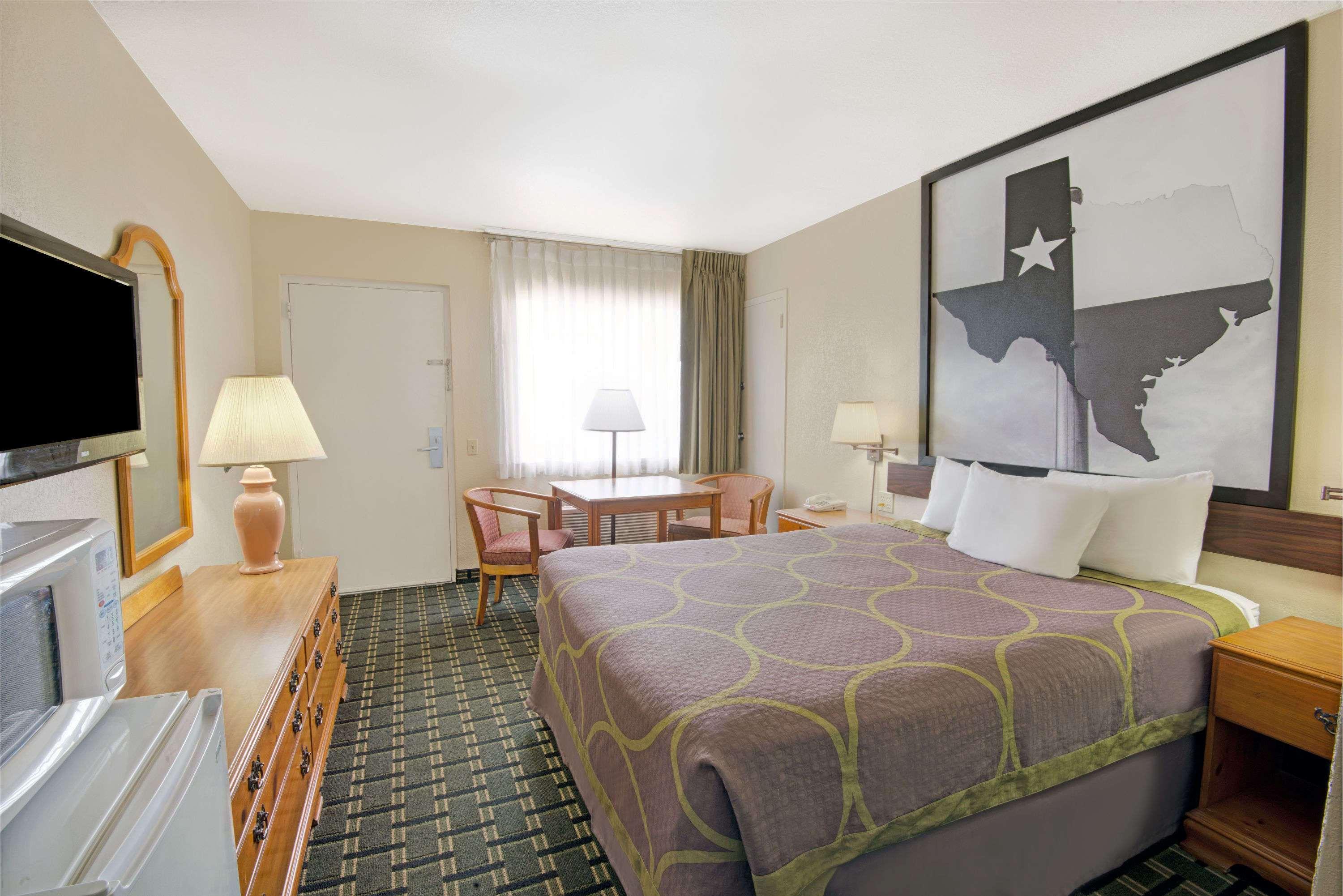 Super 8 by Wyndham El Paso Airport — photo 4