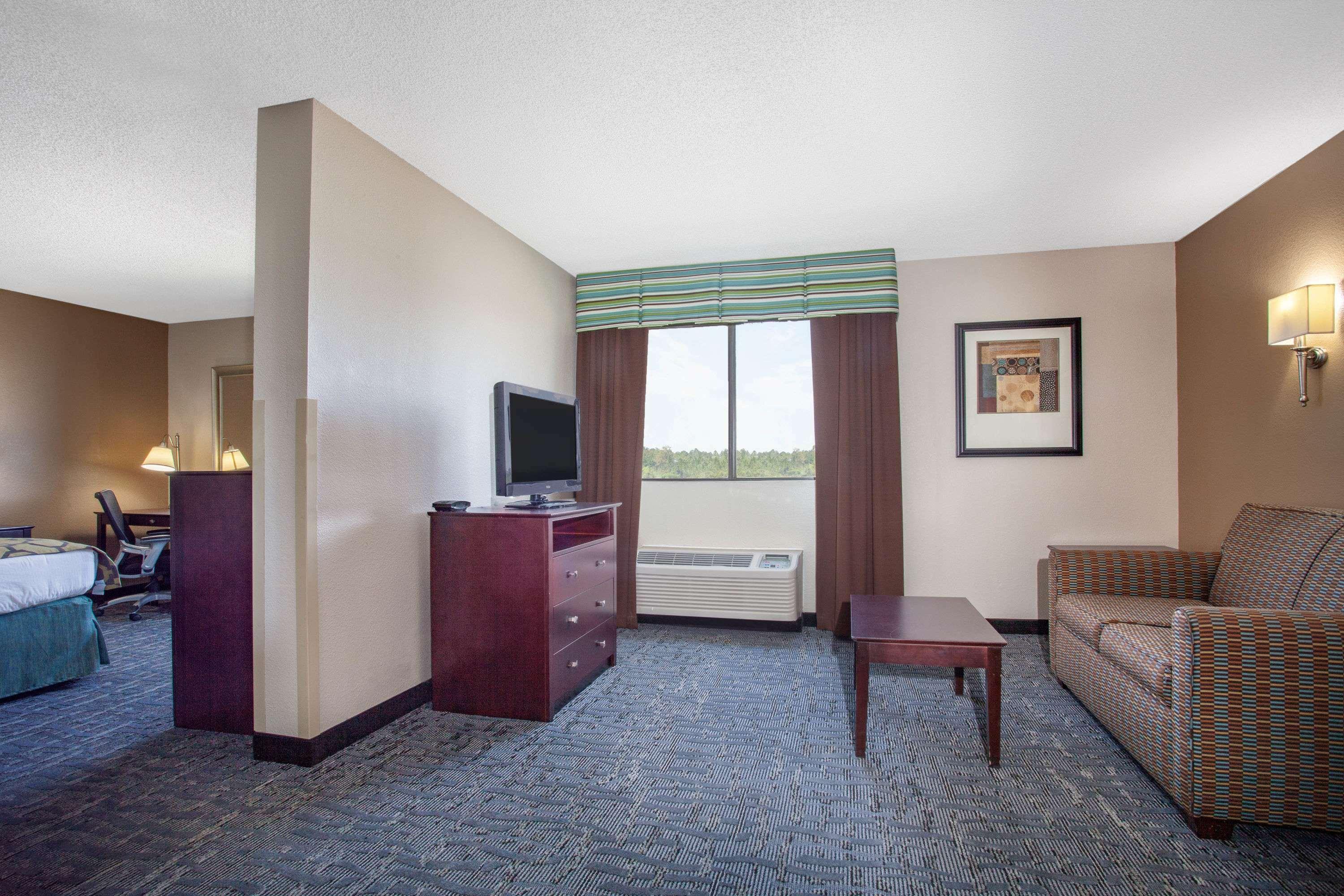 Baymont Inn & Suites Saraland — photo 4