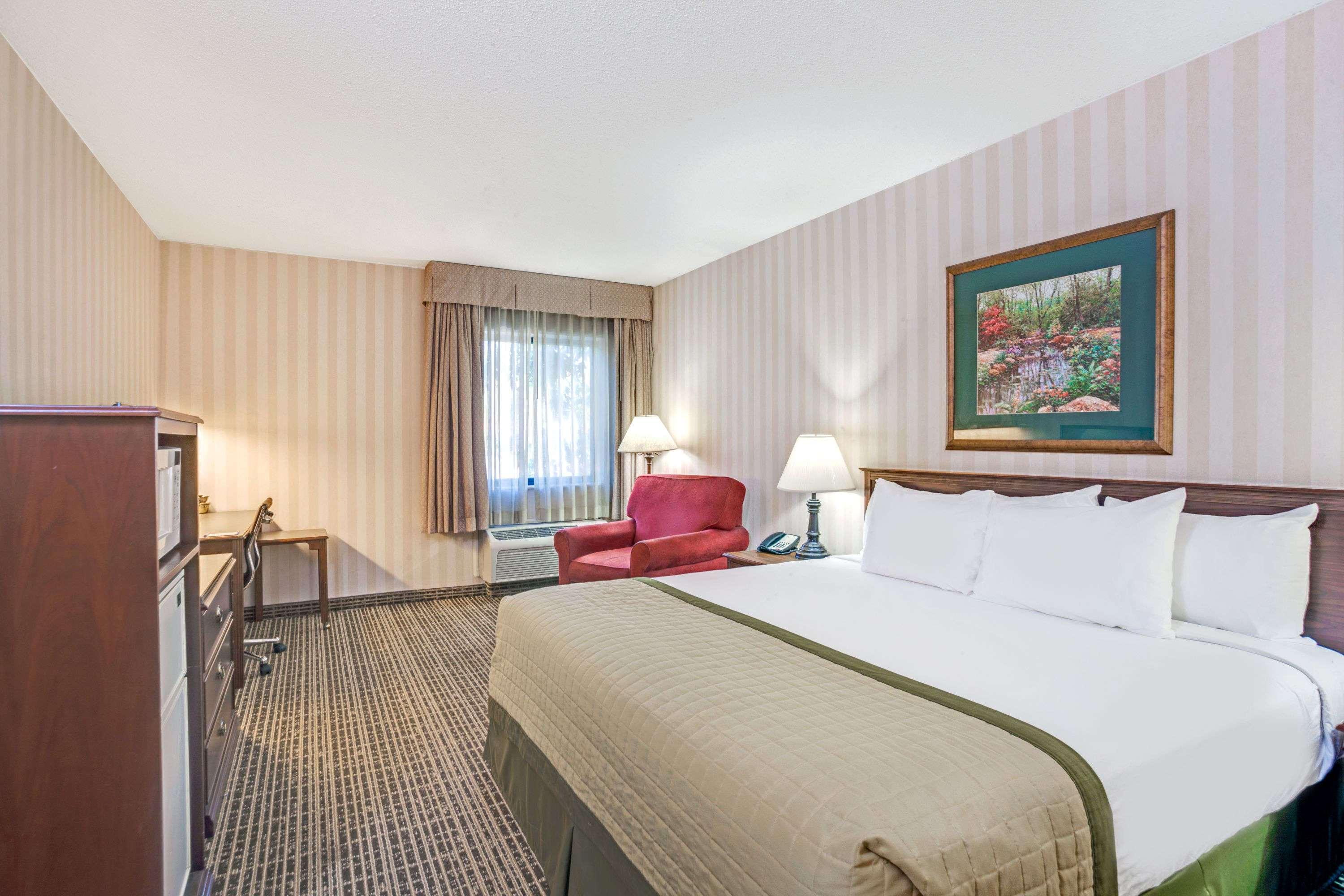 Baymont by Wyndham Louisville Airport South — photo 4