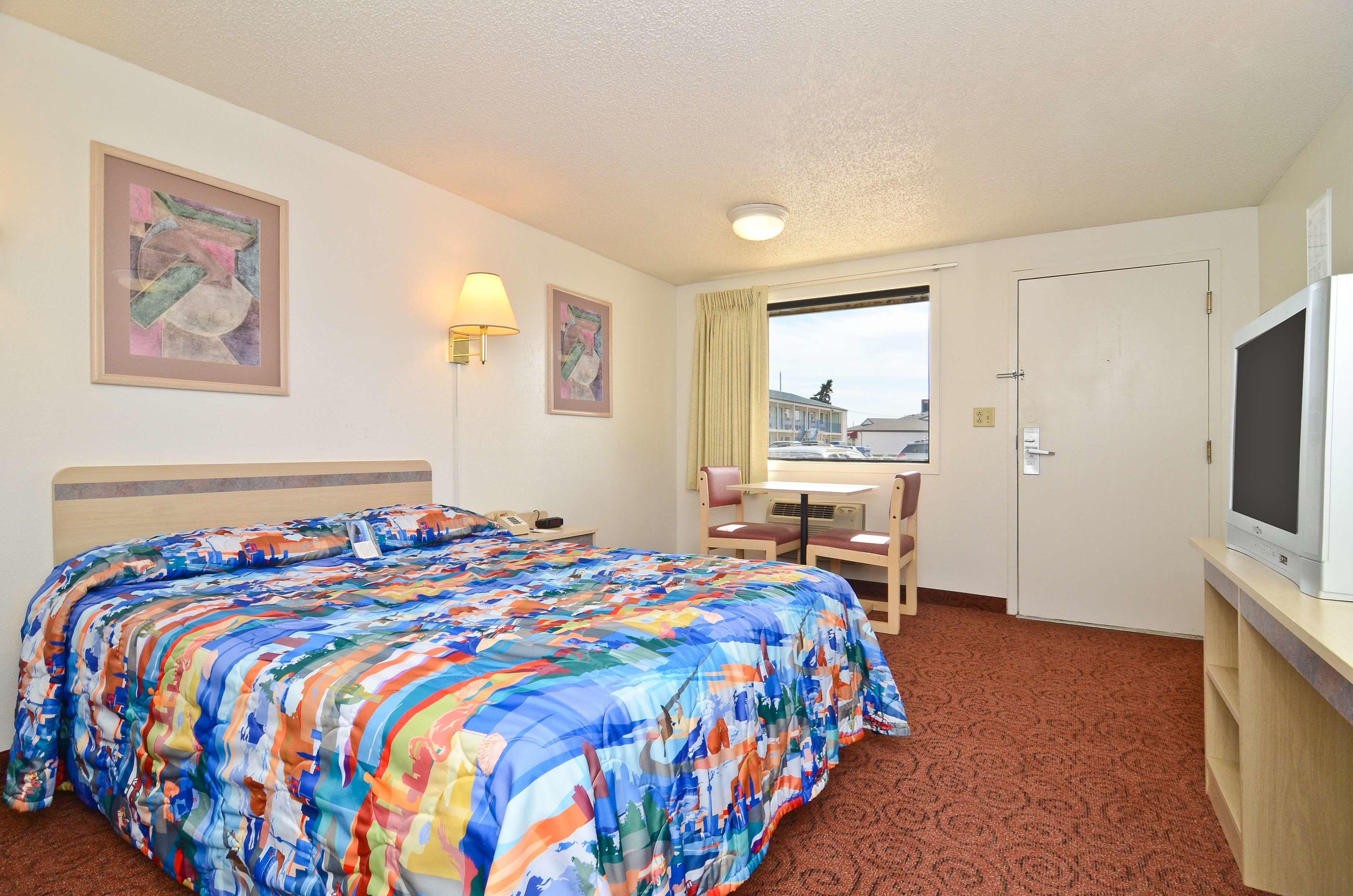 Americas Best Value Inn Lincoln — photo 5