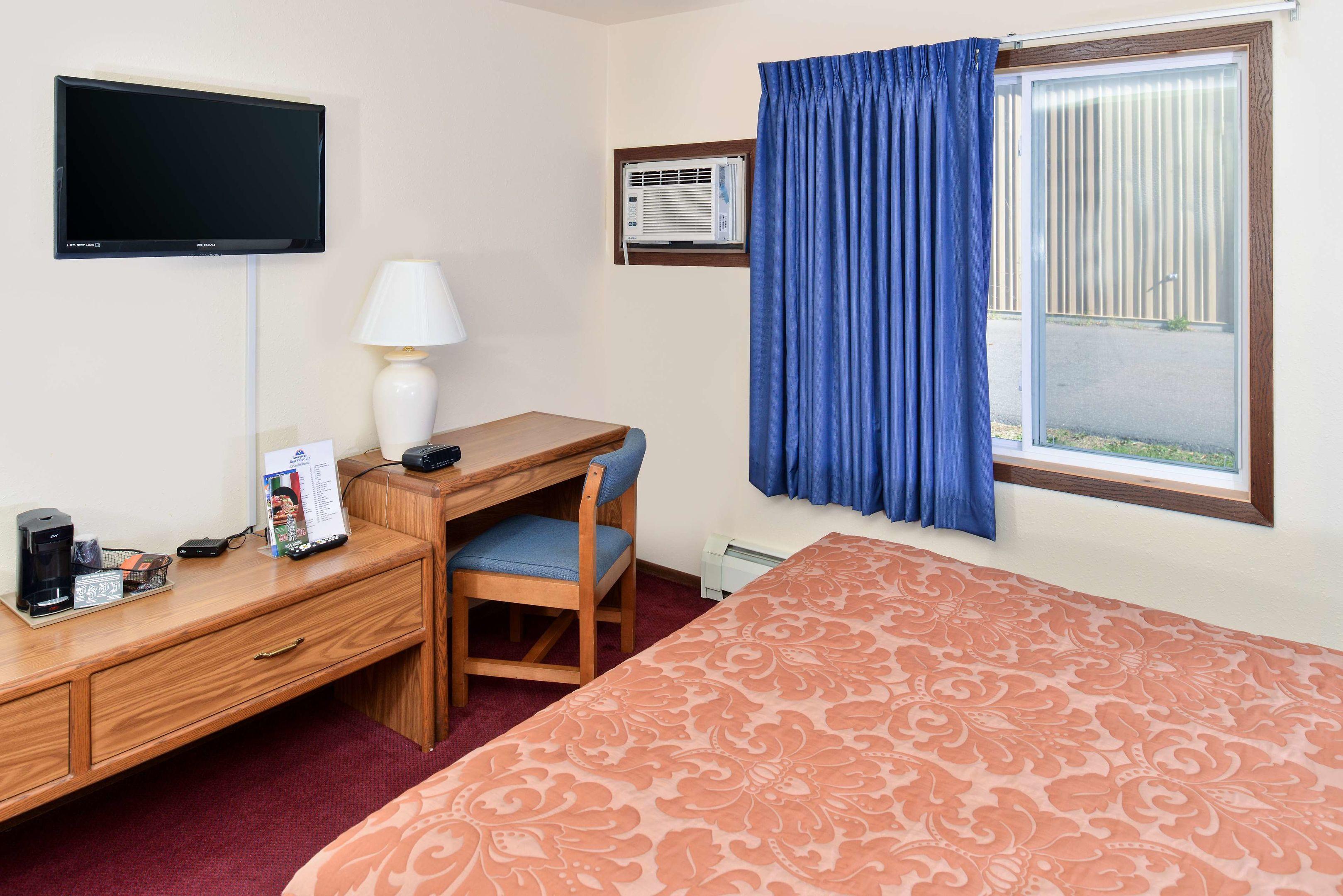 Americas Best Value Inn Staples — photo 4