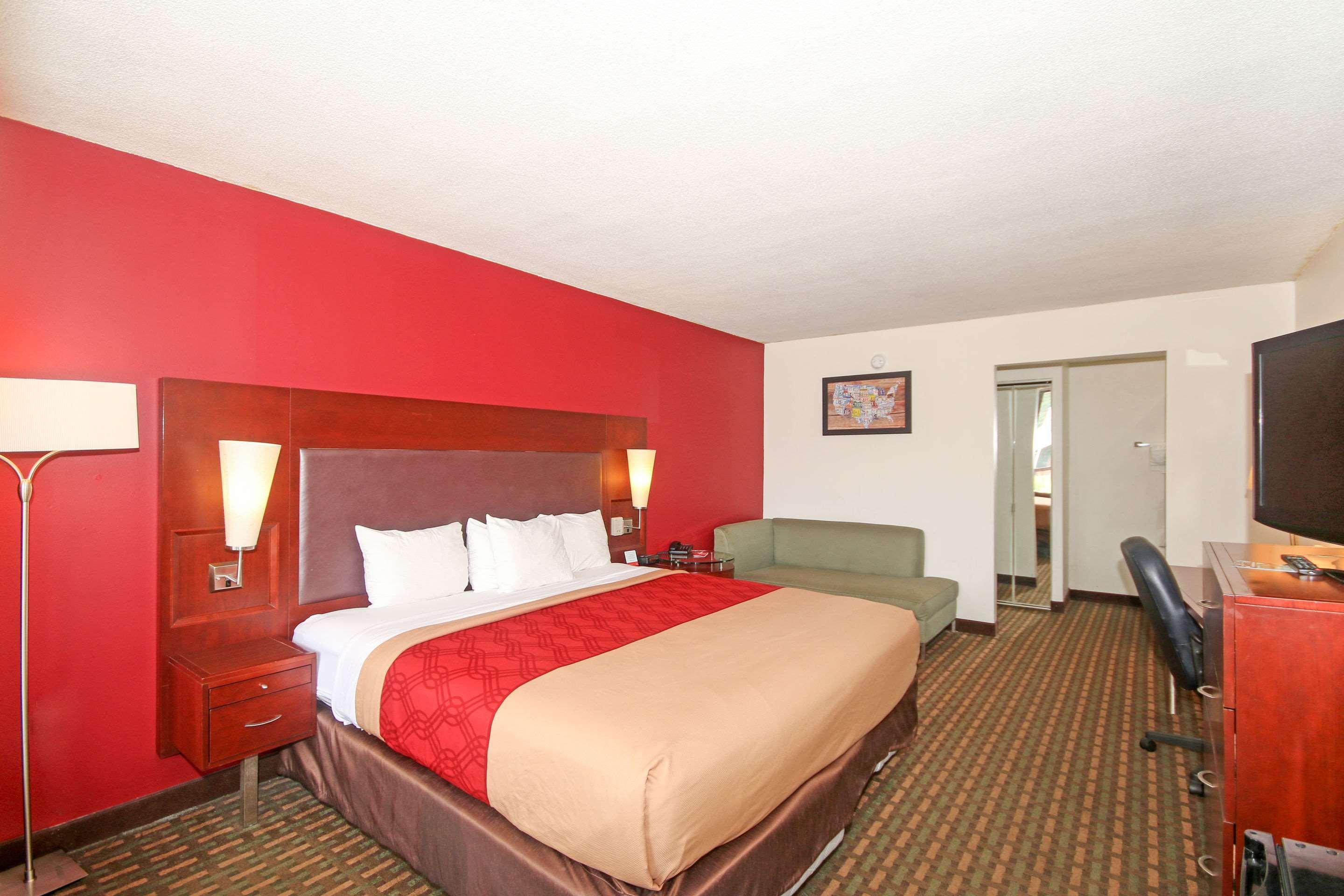 Econo Lodge Pilot Mountain — photo 4