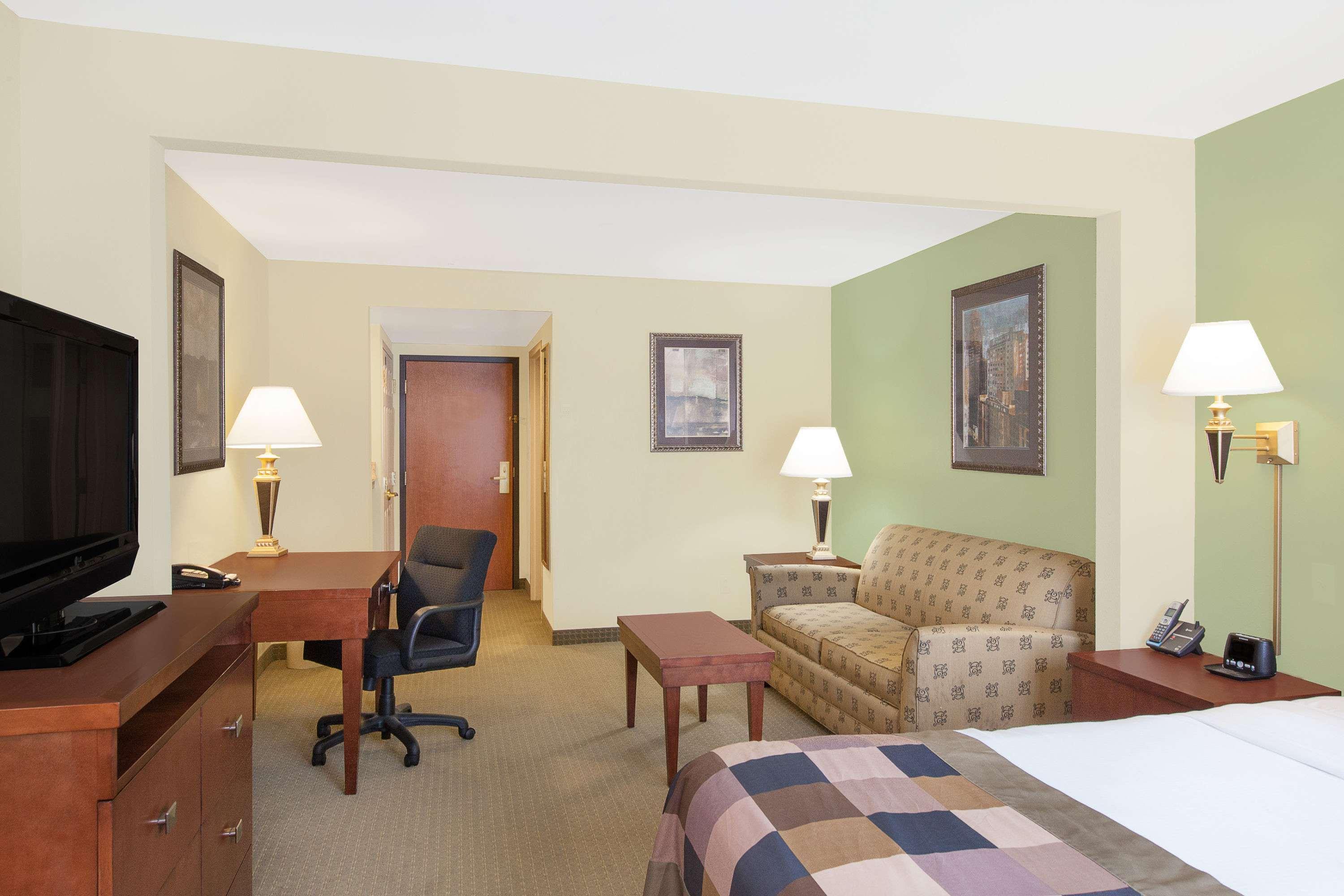 Wingate by Wyndham Lafayette Airport — photo 5