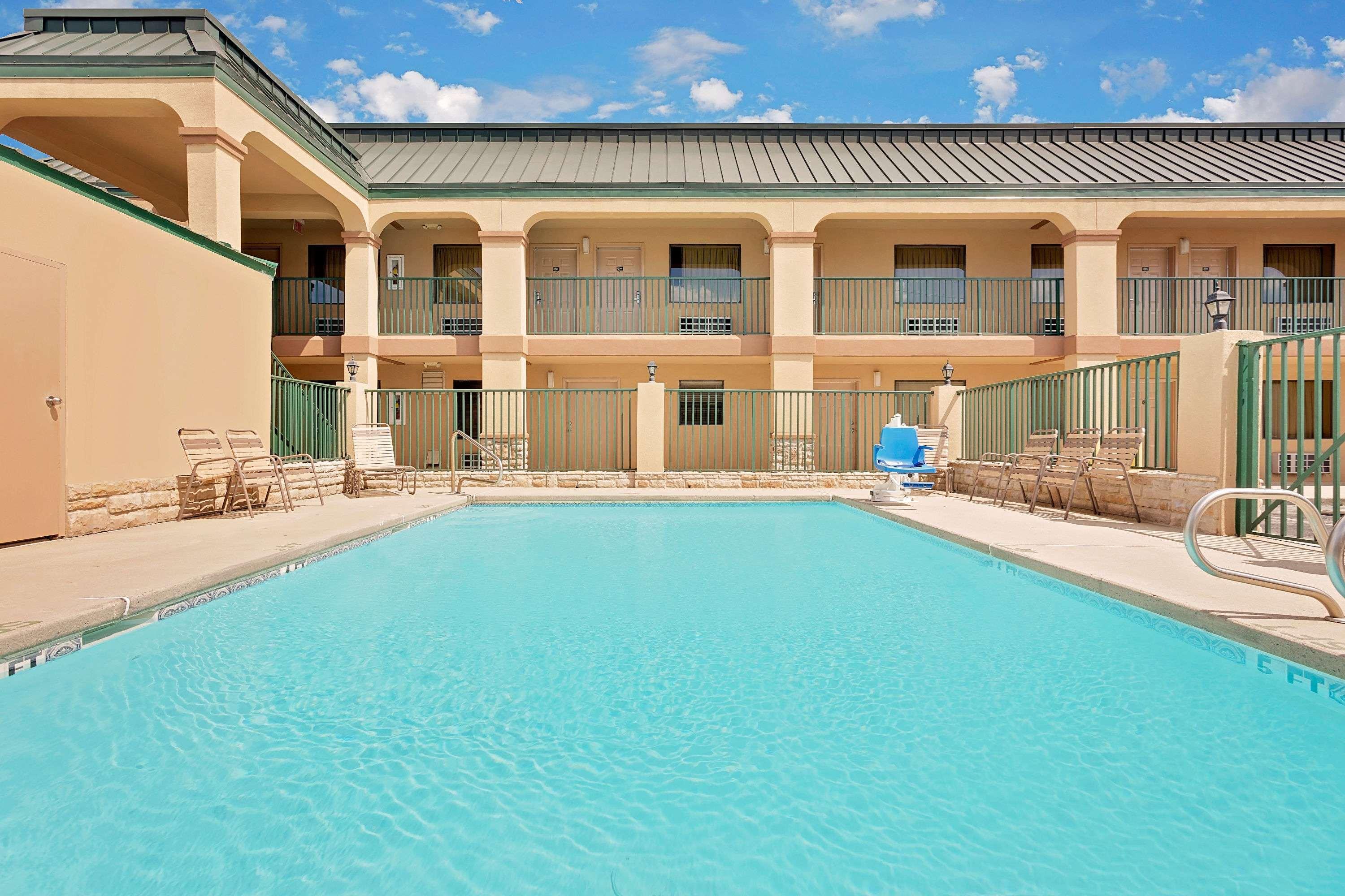 Super 8 by Wyndham Byron/South Macon — photo 3