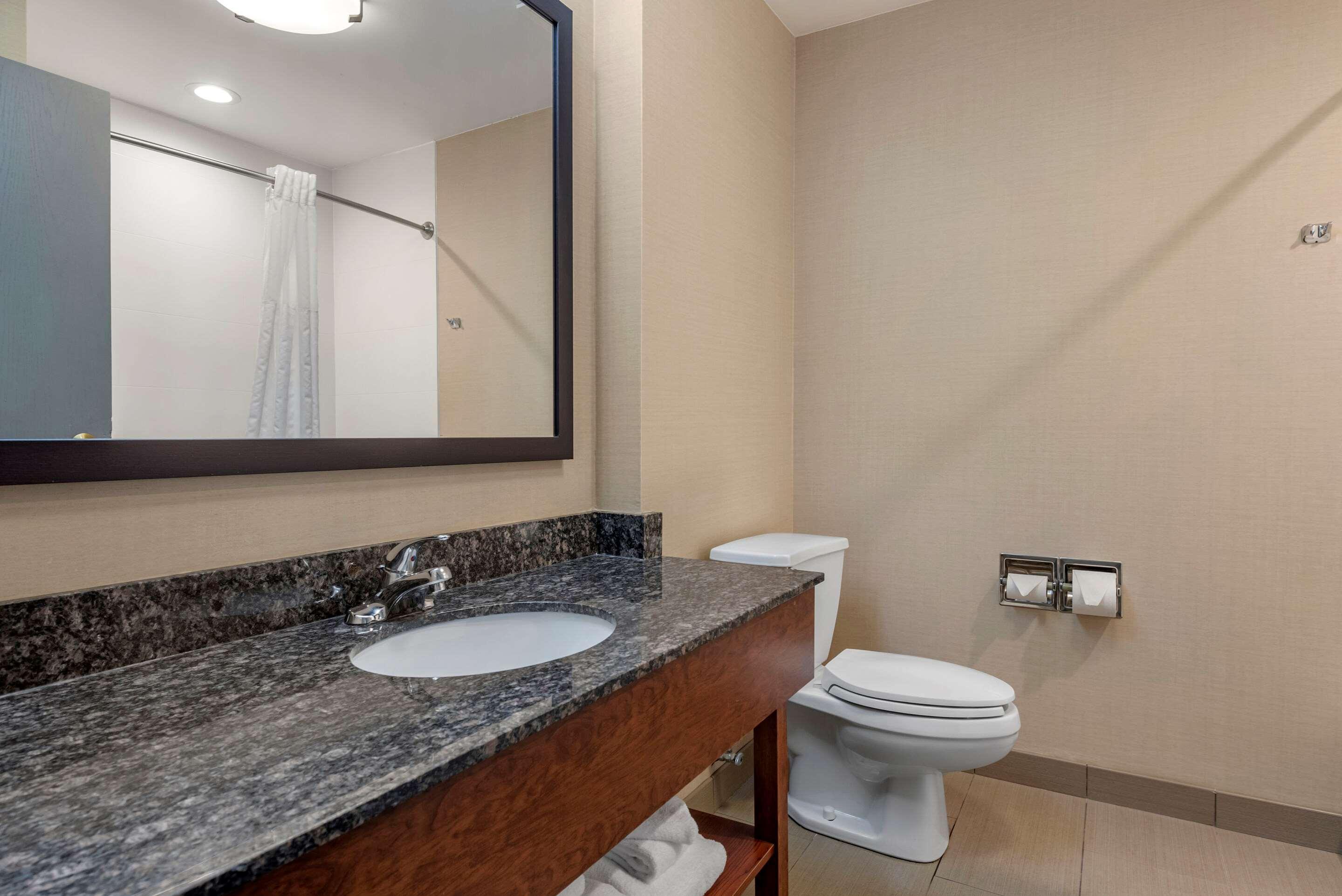 Comfort Suites — photo 3