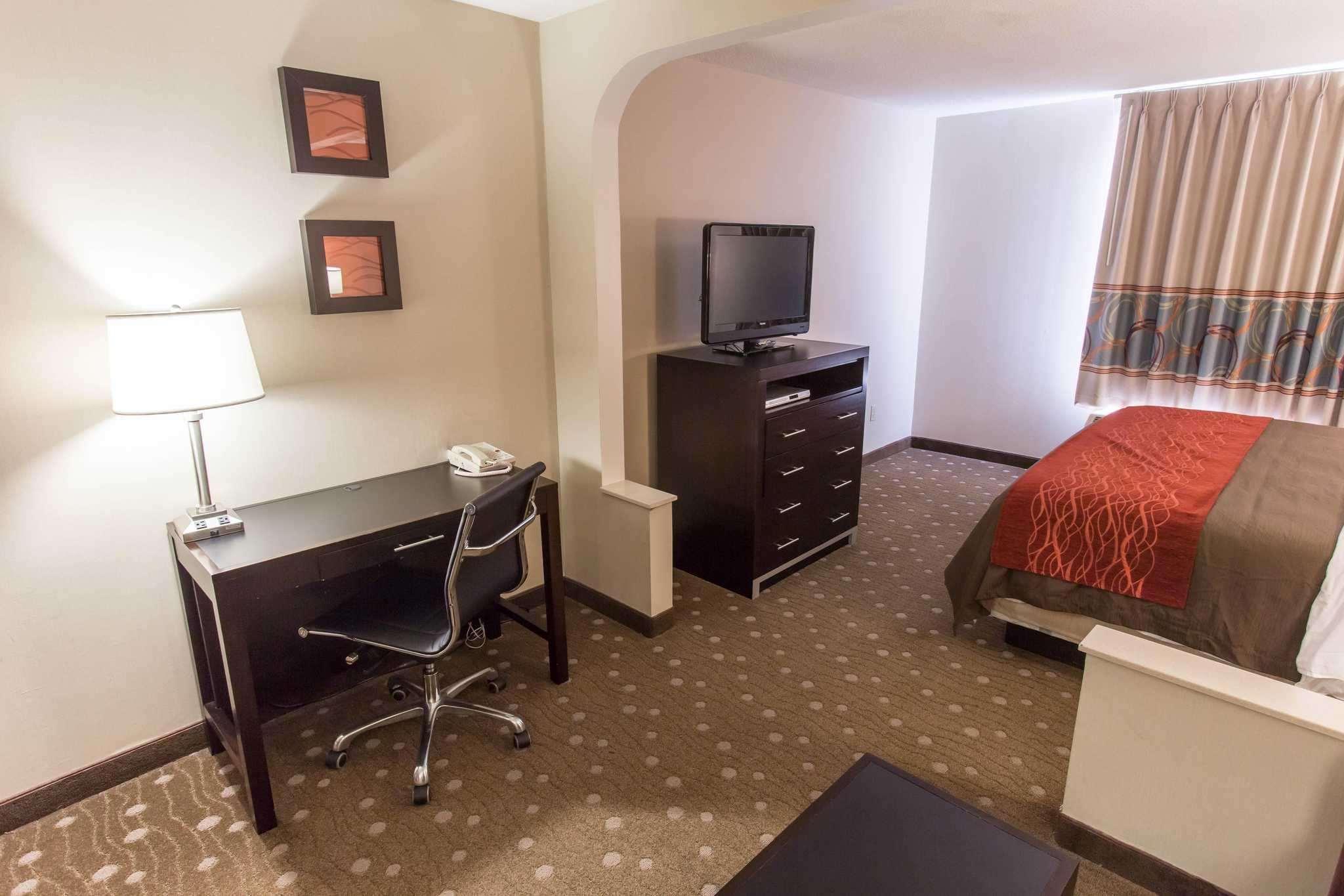 Comfort Inn Pittsburgh / Steubenville Pike — photo 5