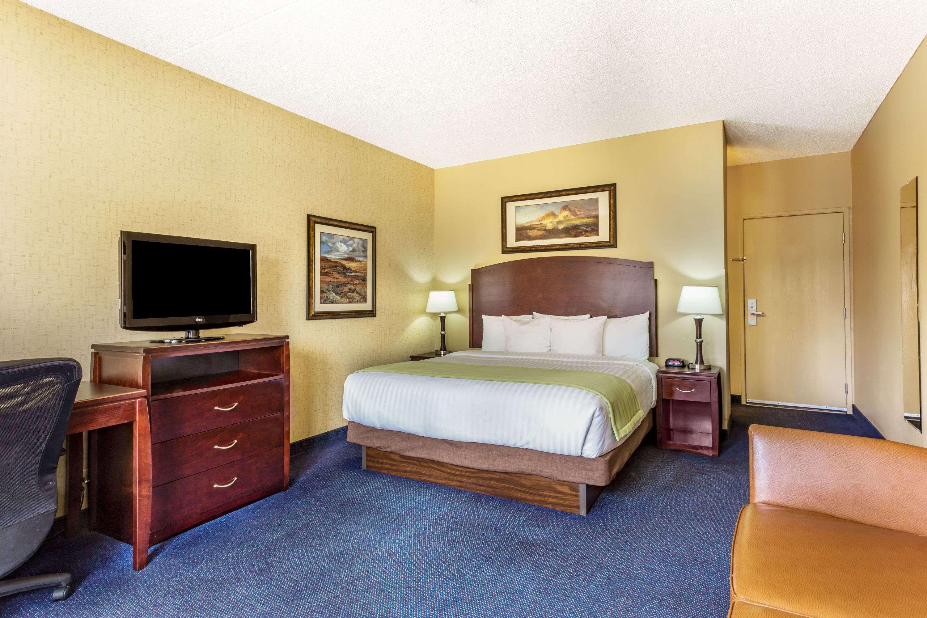 Days Hotel by Wyndham Mesa Near Phoenix — photo 4