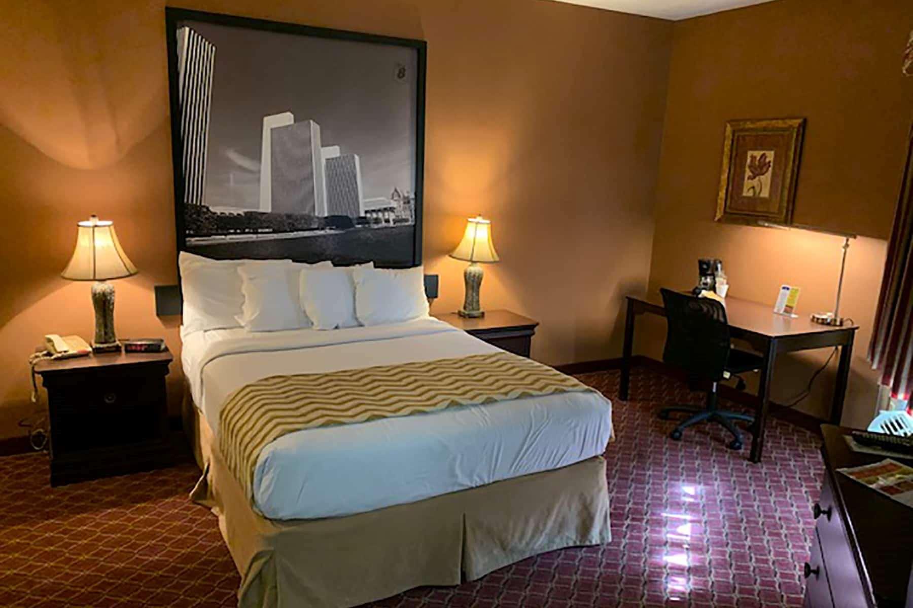 Cocca's Inn & Suites Wolf Road — photo 5