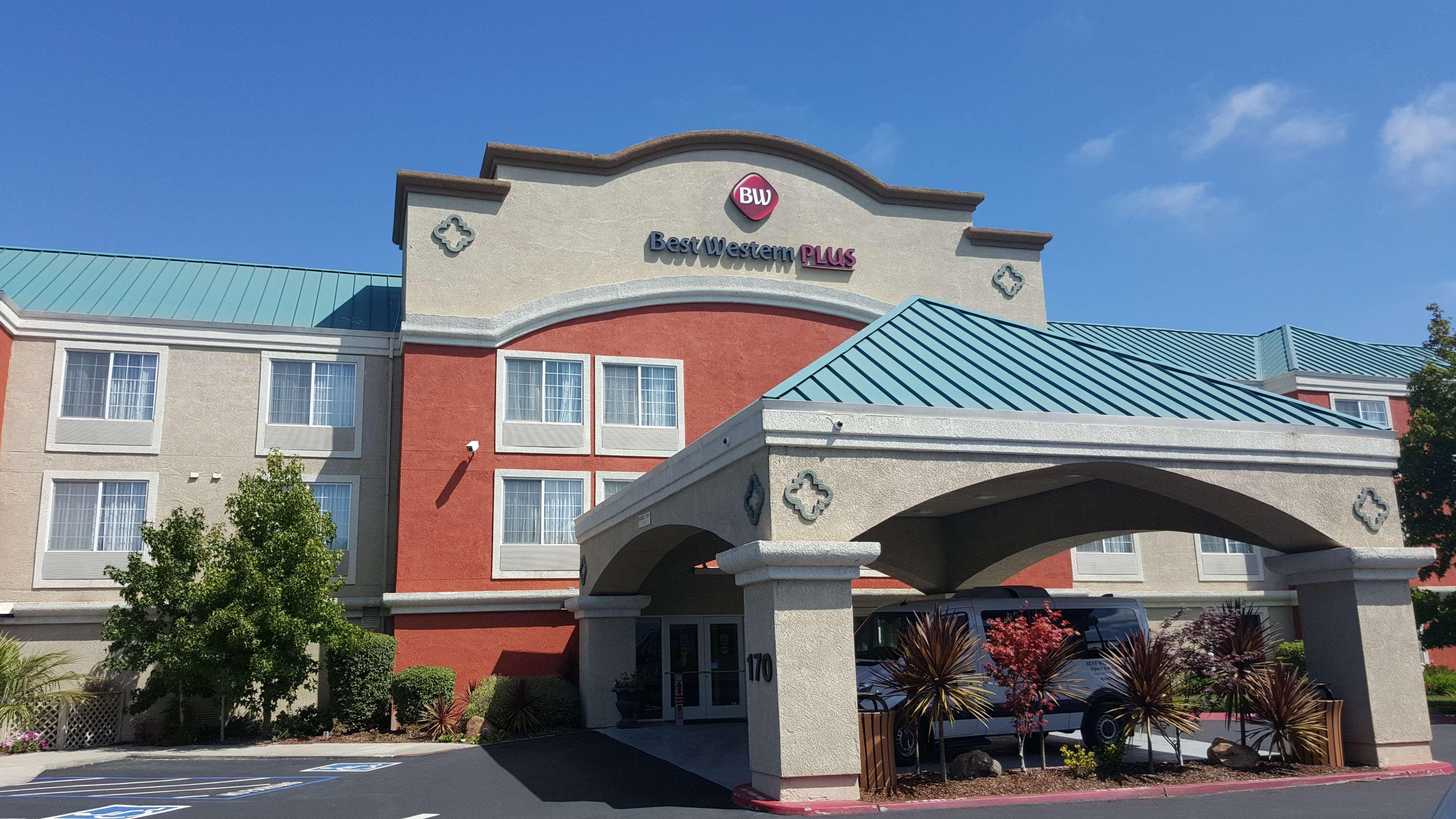 Best Western Plus Airport Inn & Suites — photo 3