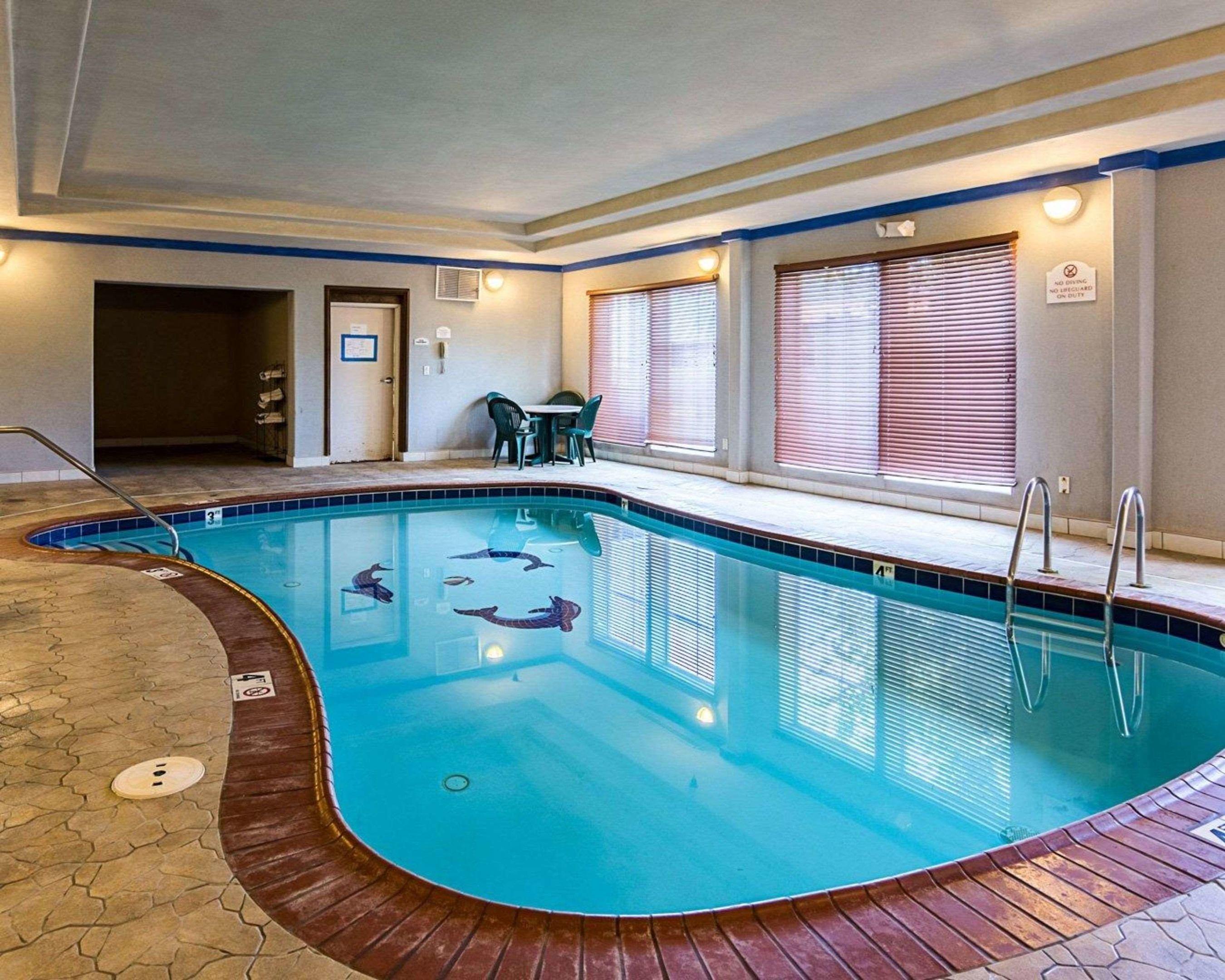 Comfort Inn & Suites — photo 4