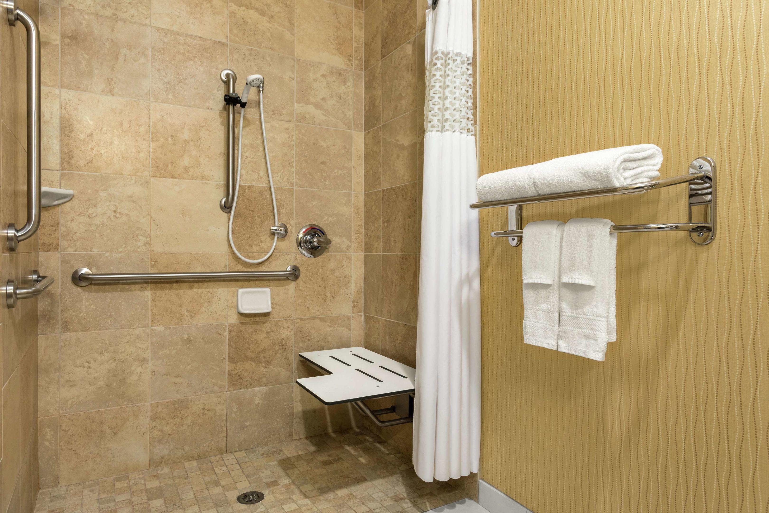 Hampton Inn Akron-Fairlawn — photo 5