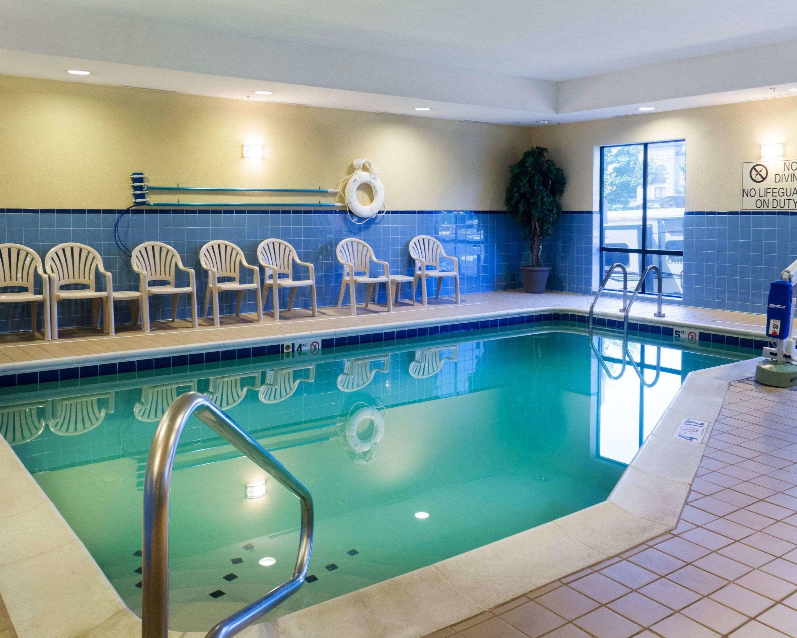 Comfort Suites — photo 4