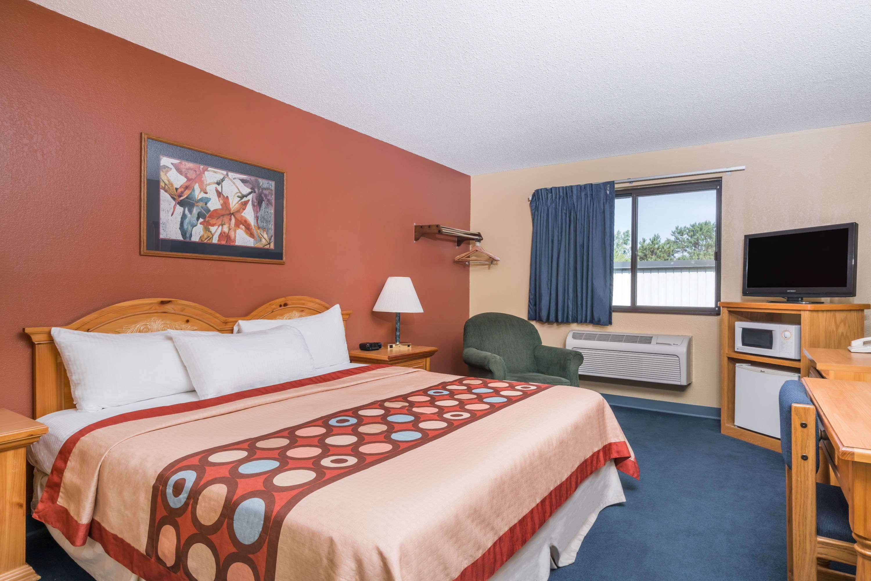 Super 8 by Wyndham Baxter/Brainerd Area — photo 5