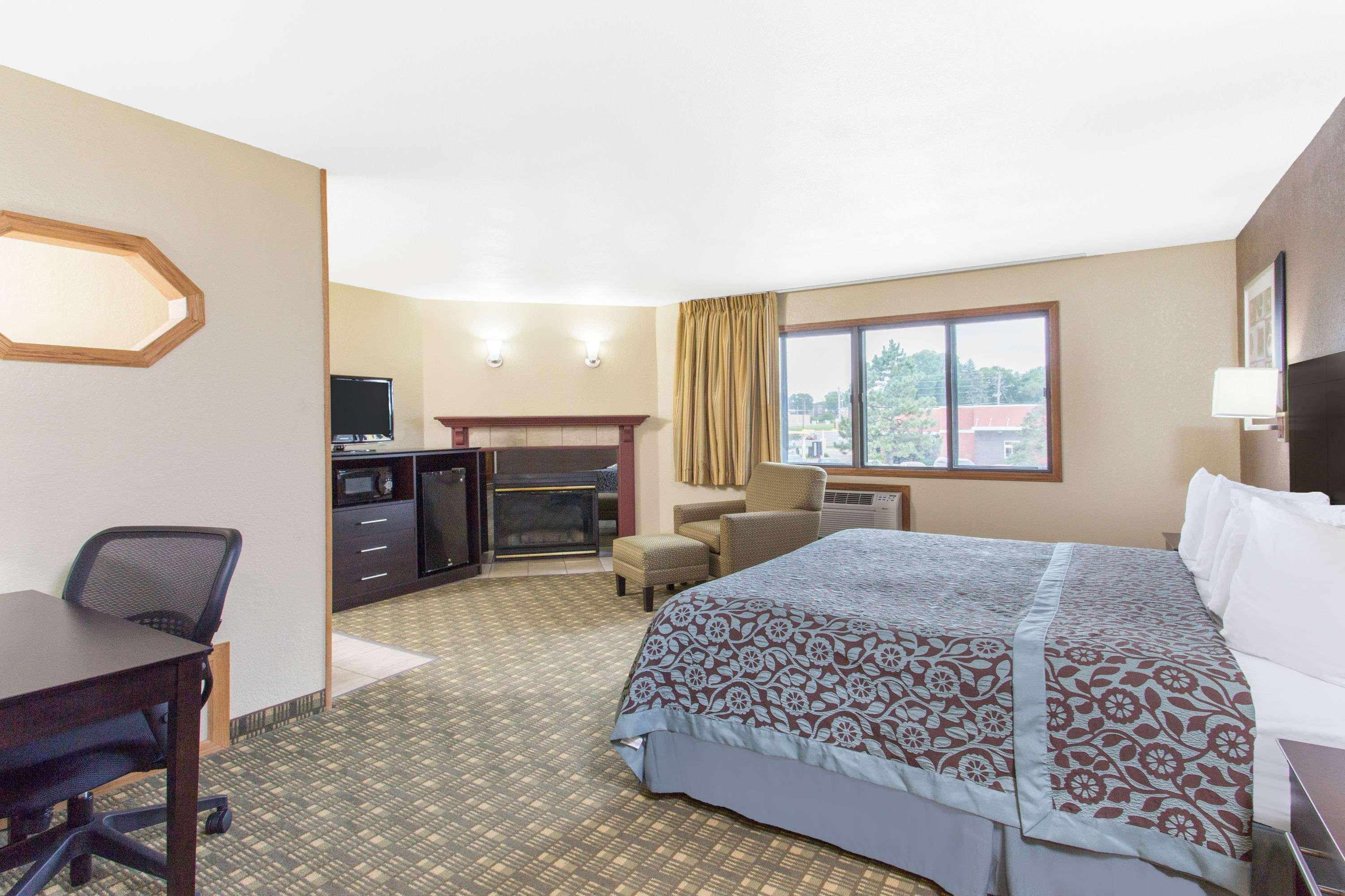 Days Inn & Suites Waterloo — photo 5