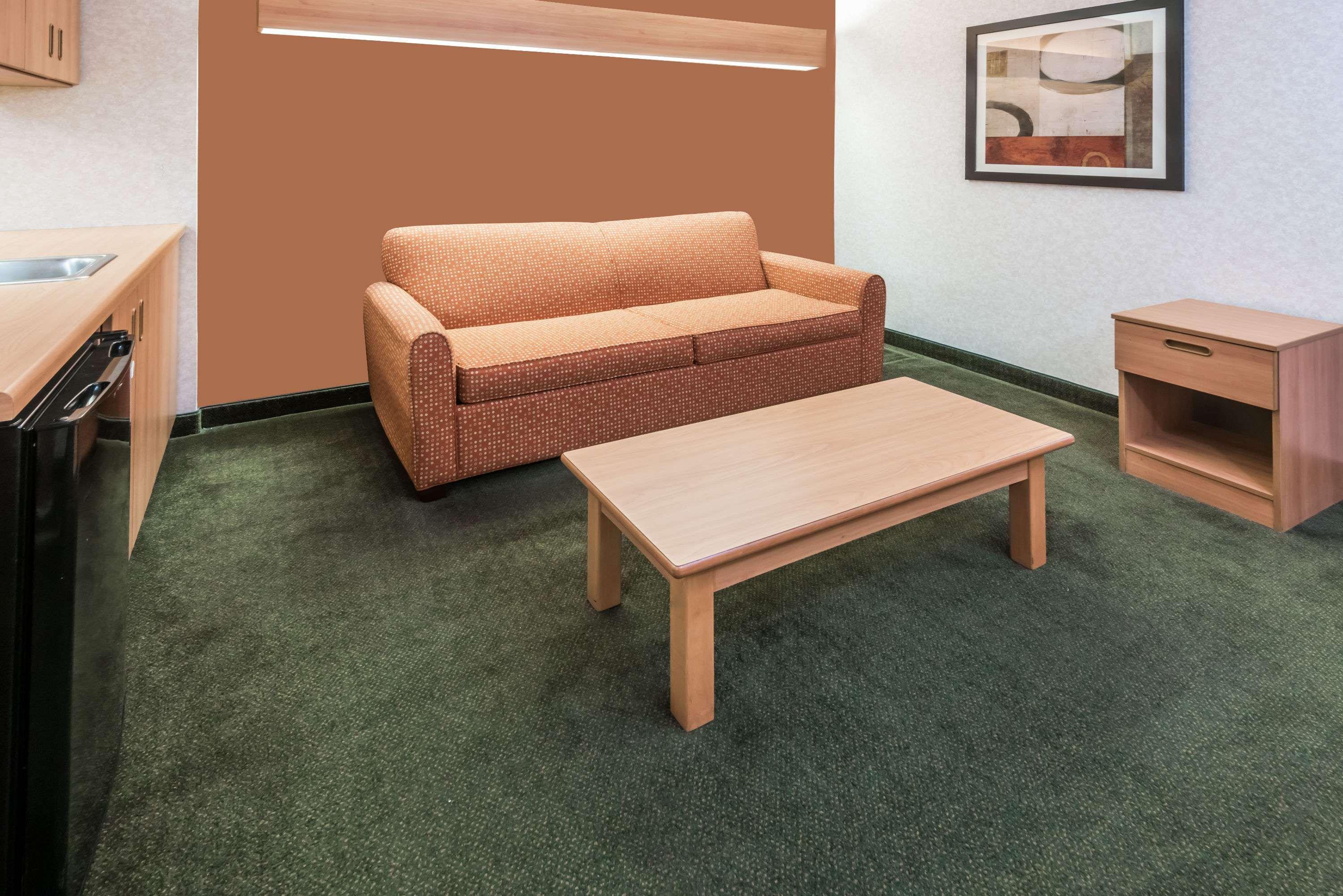 Super 8 by Wyndham Columbus West — photo 4