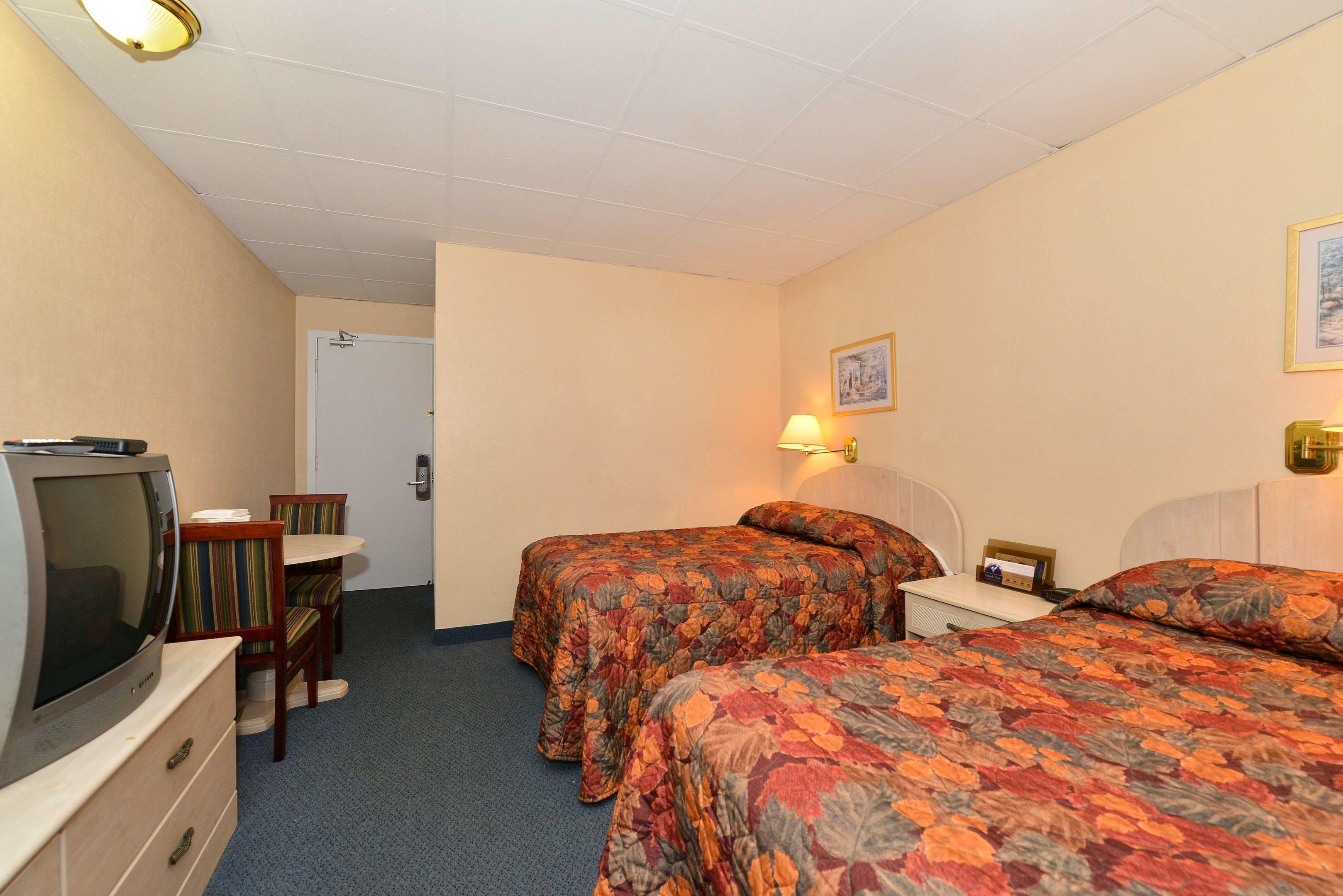 Canadas Best Value Inn and Suites Woodstock — photo 4