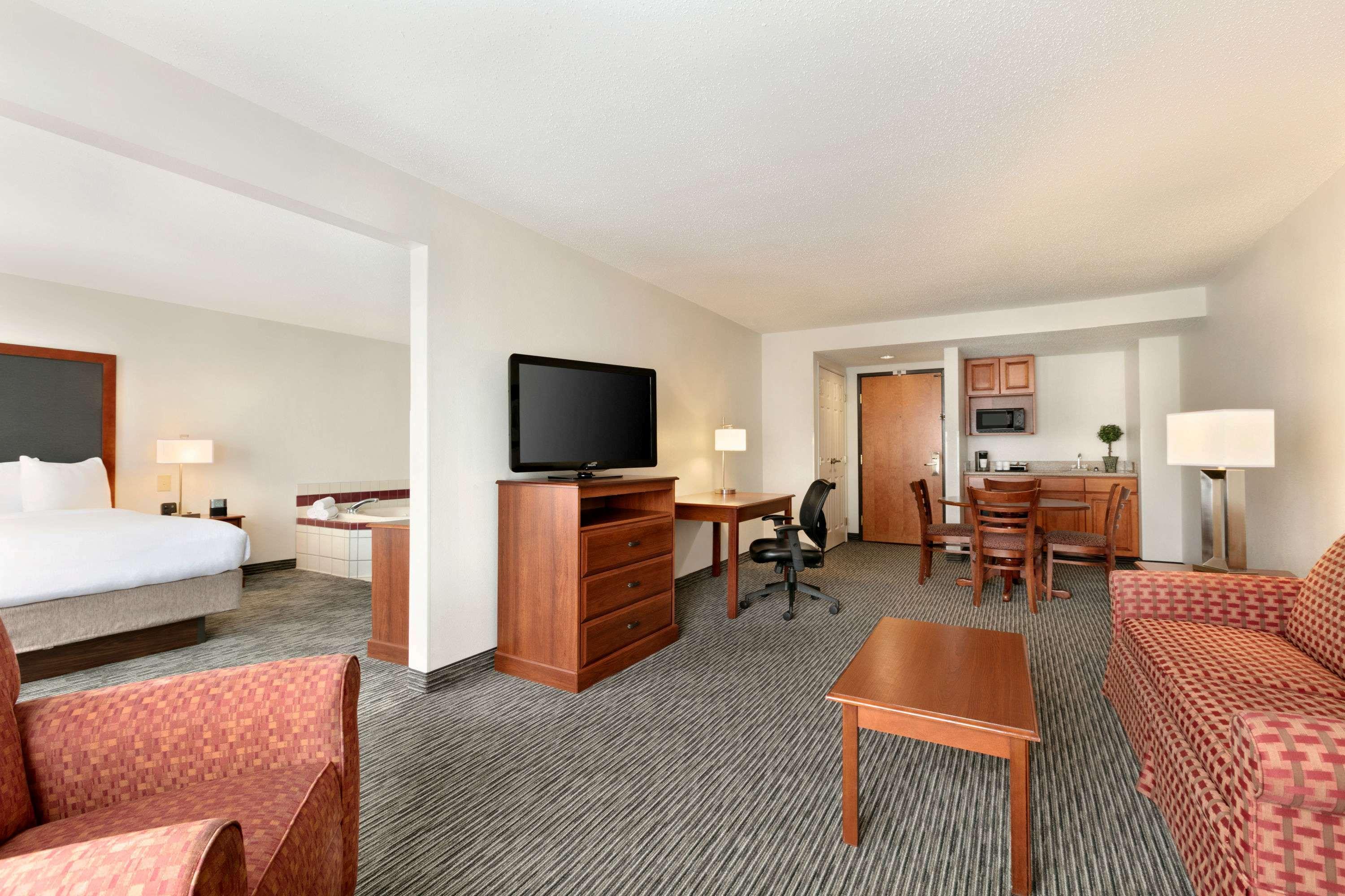 Wingate by Wyndham Vienna Parkersburg — photo 5