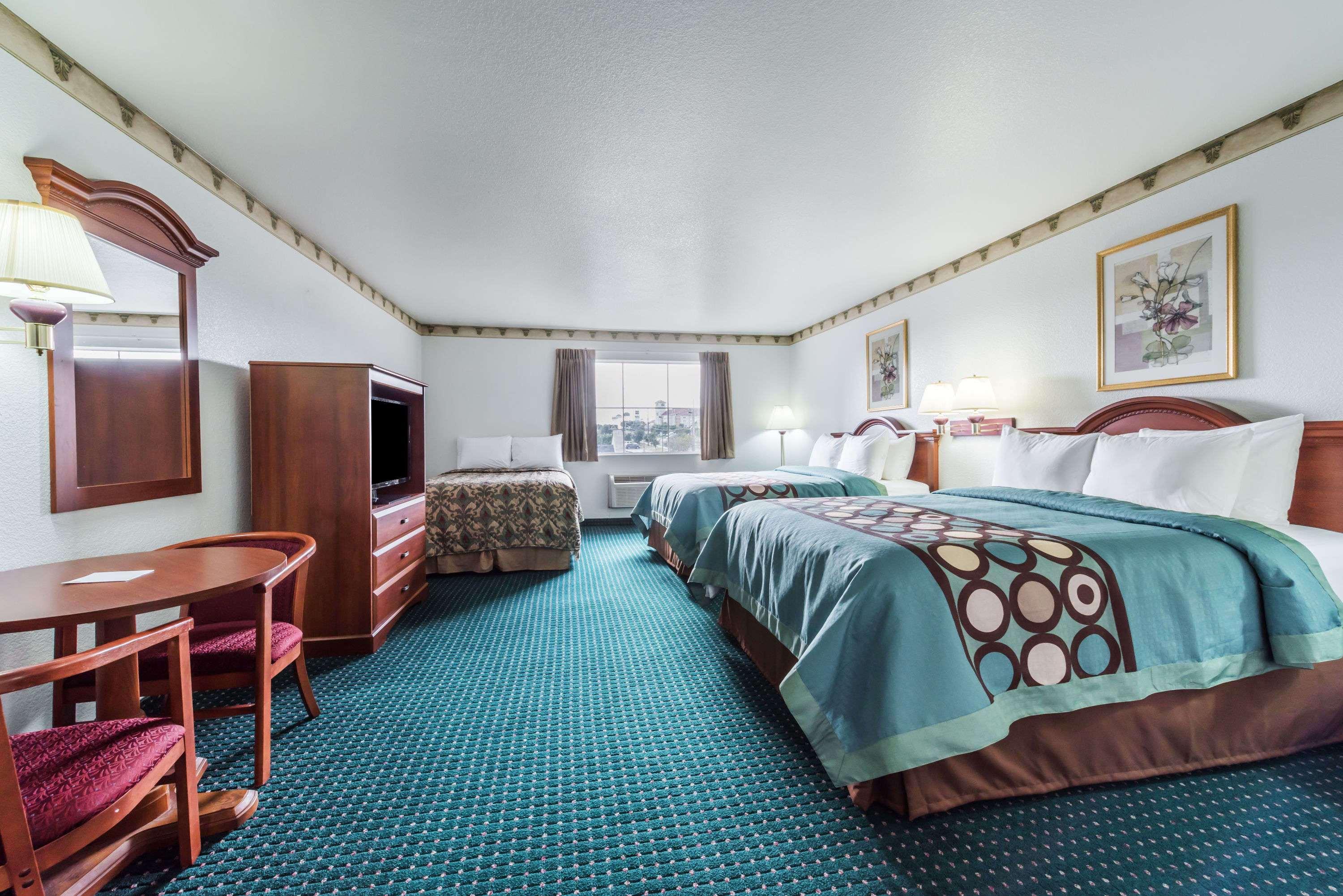 Super 8 by Wyndham Weatherford — photo 4
