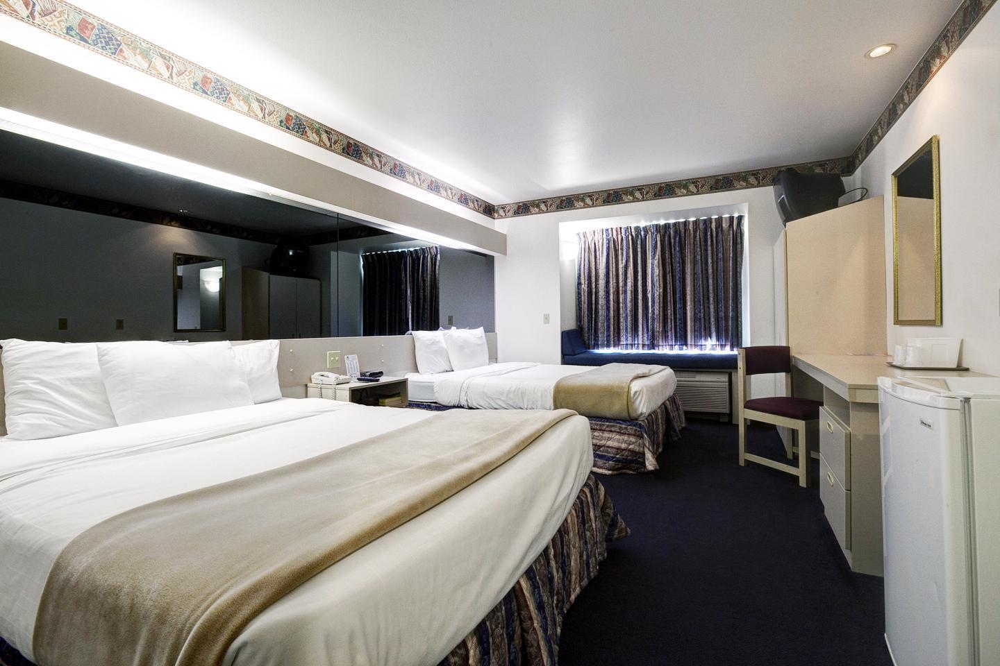 Americas Best Value Inn & Suites Racine — photo 4