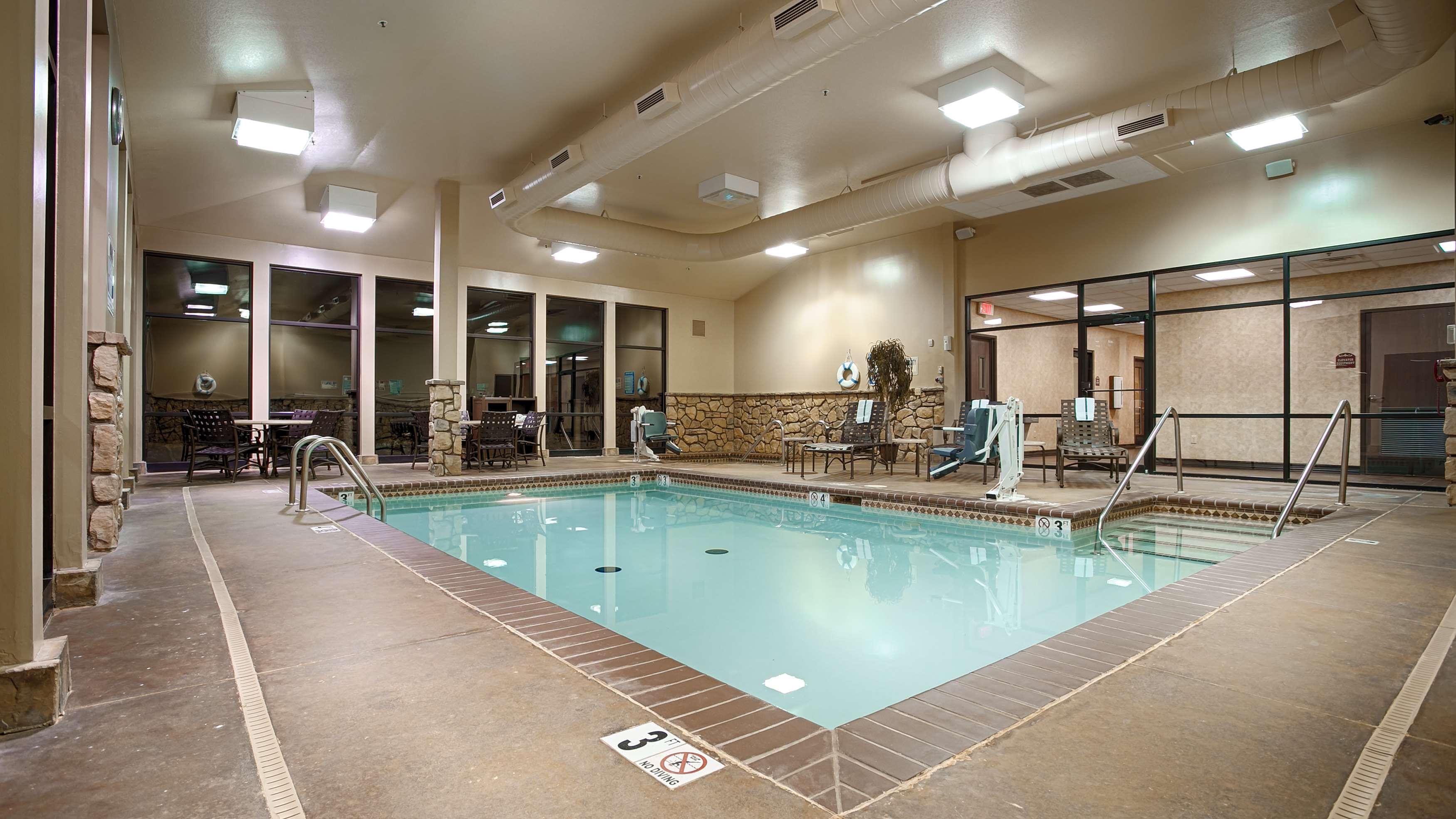 Best Western Plus Cimarron Hotel & Suites — photo 3
