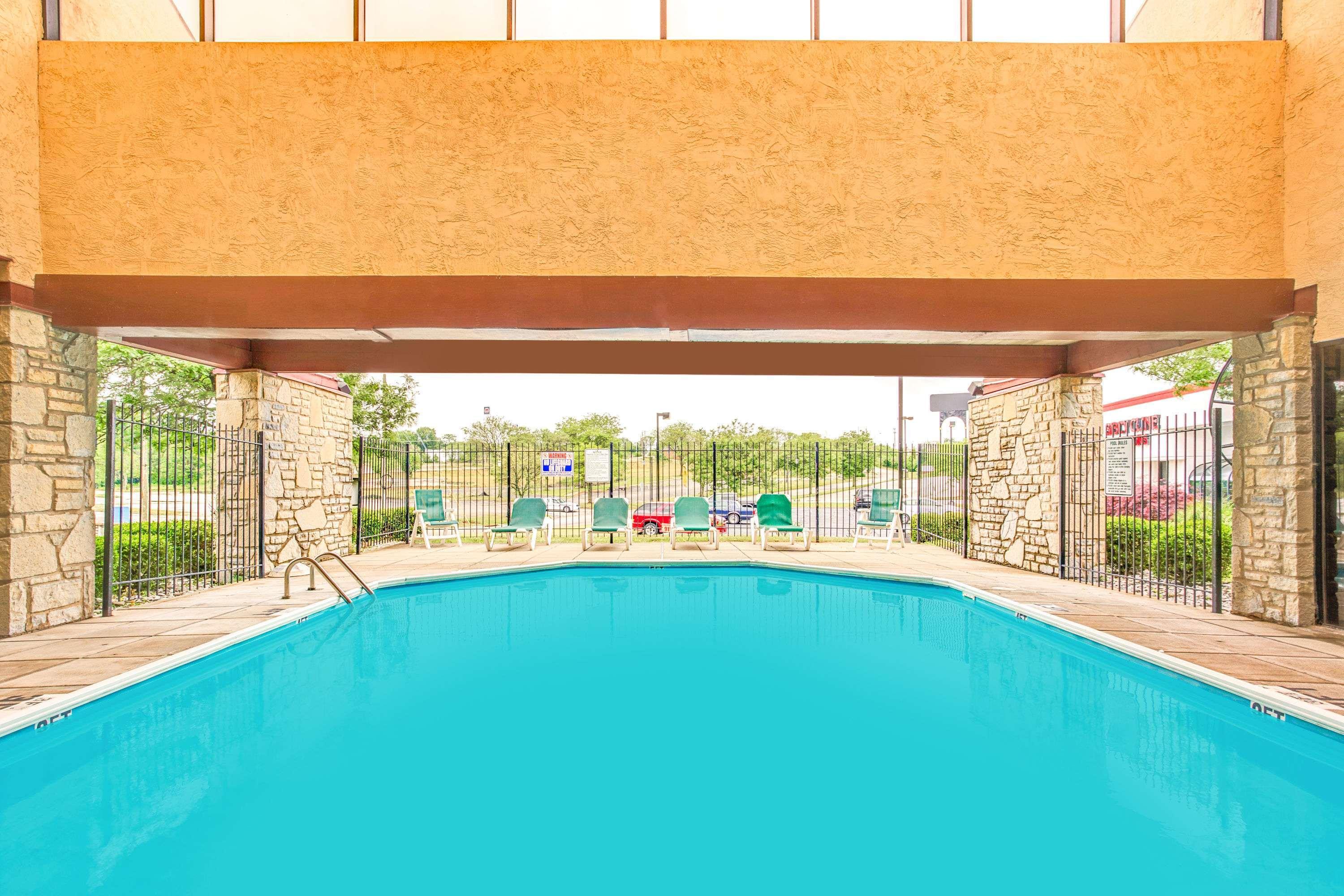 Super 8 by Wyndham Fort Mitchell Cincinnati Area — photo 4