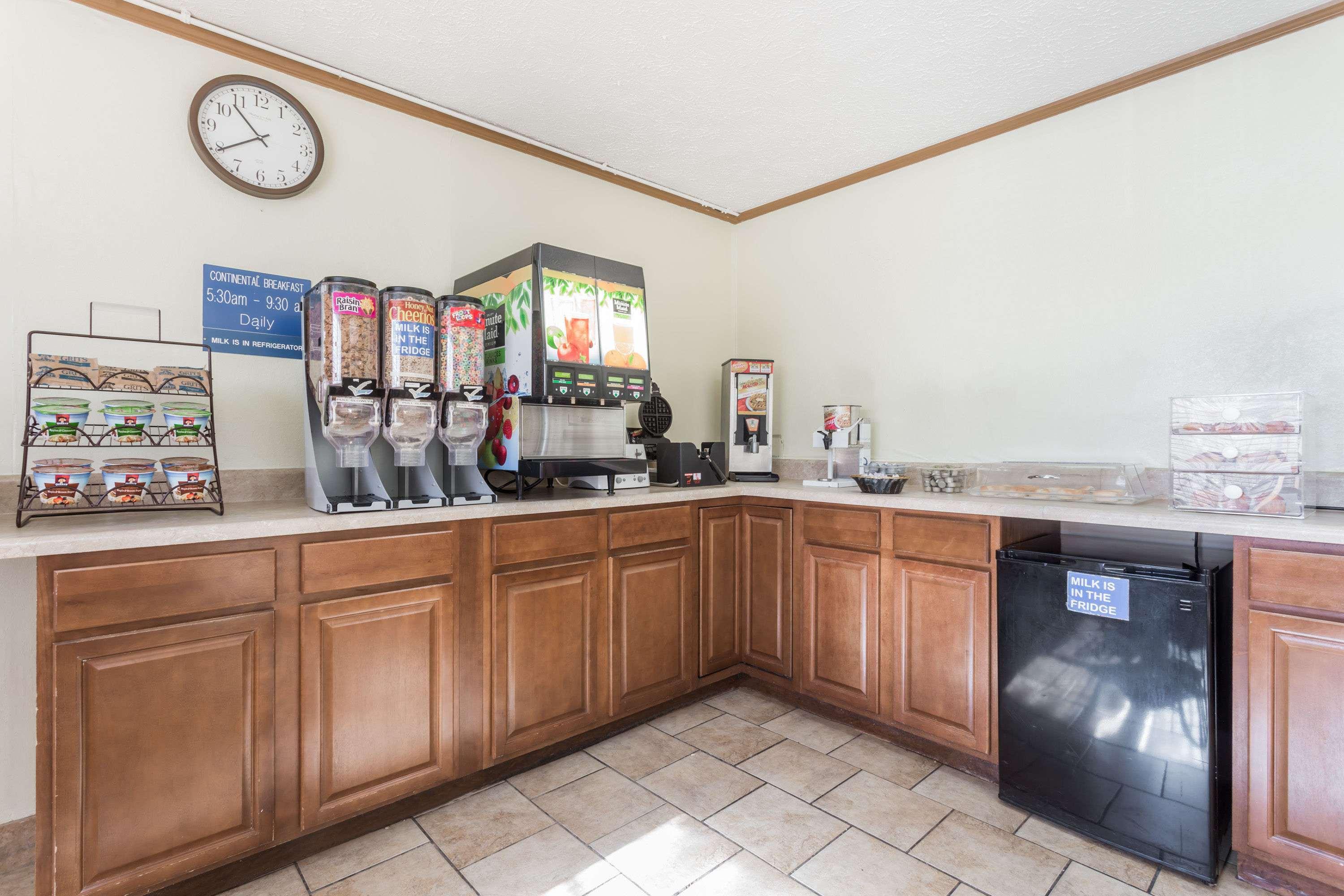 Microtel Inn & Suites by Wyndham Athens — photo 4