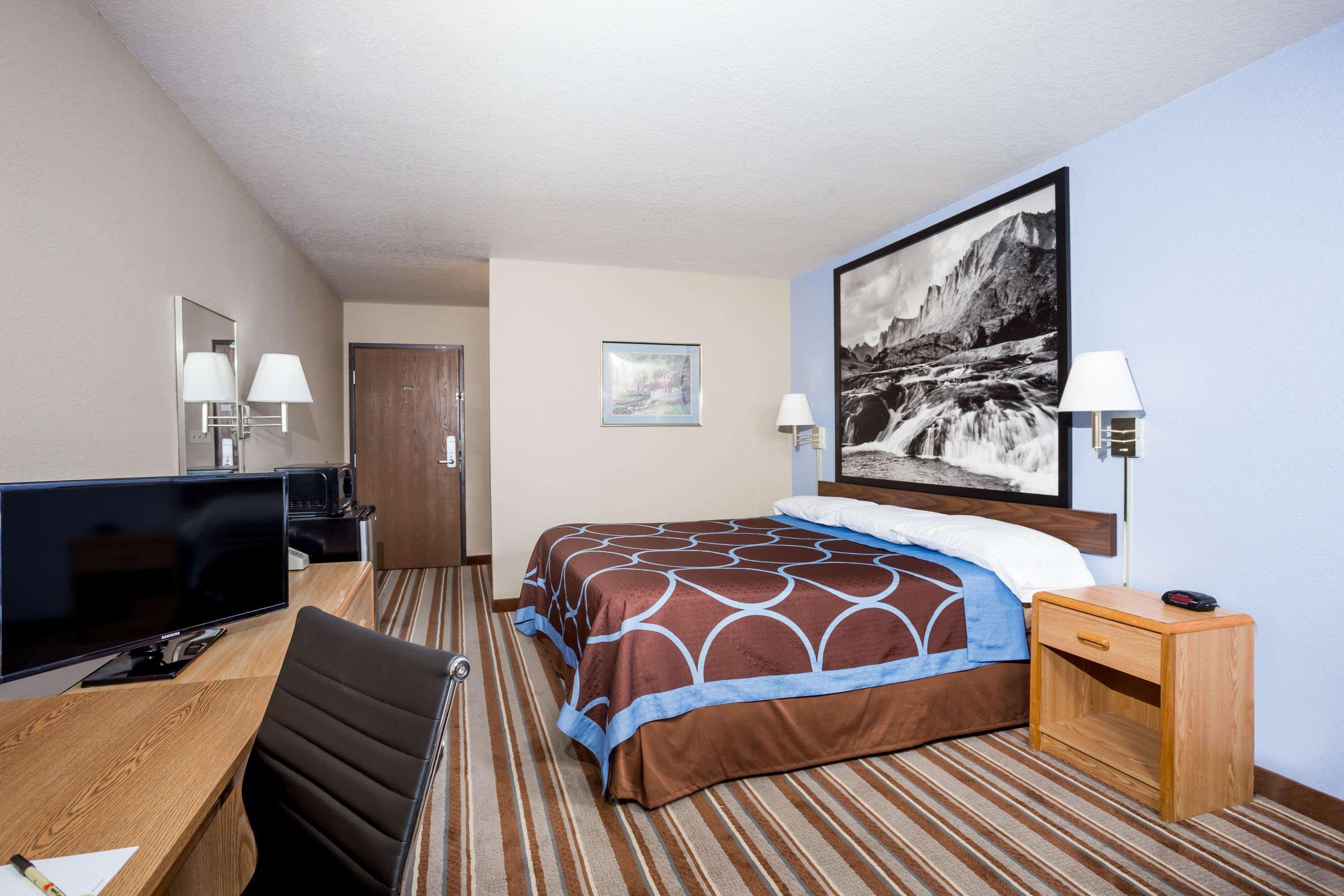 Super 8 by Wyndham Great Falls MT — photo 4
