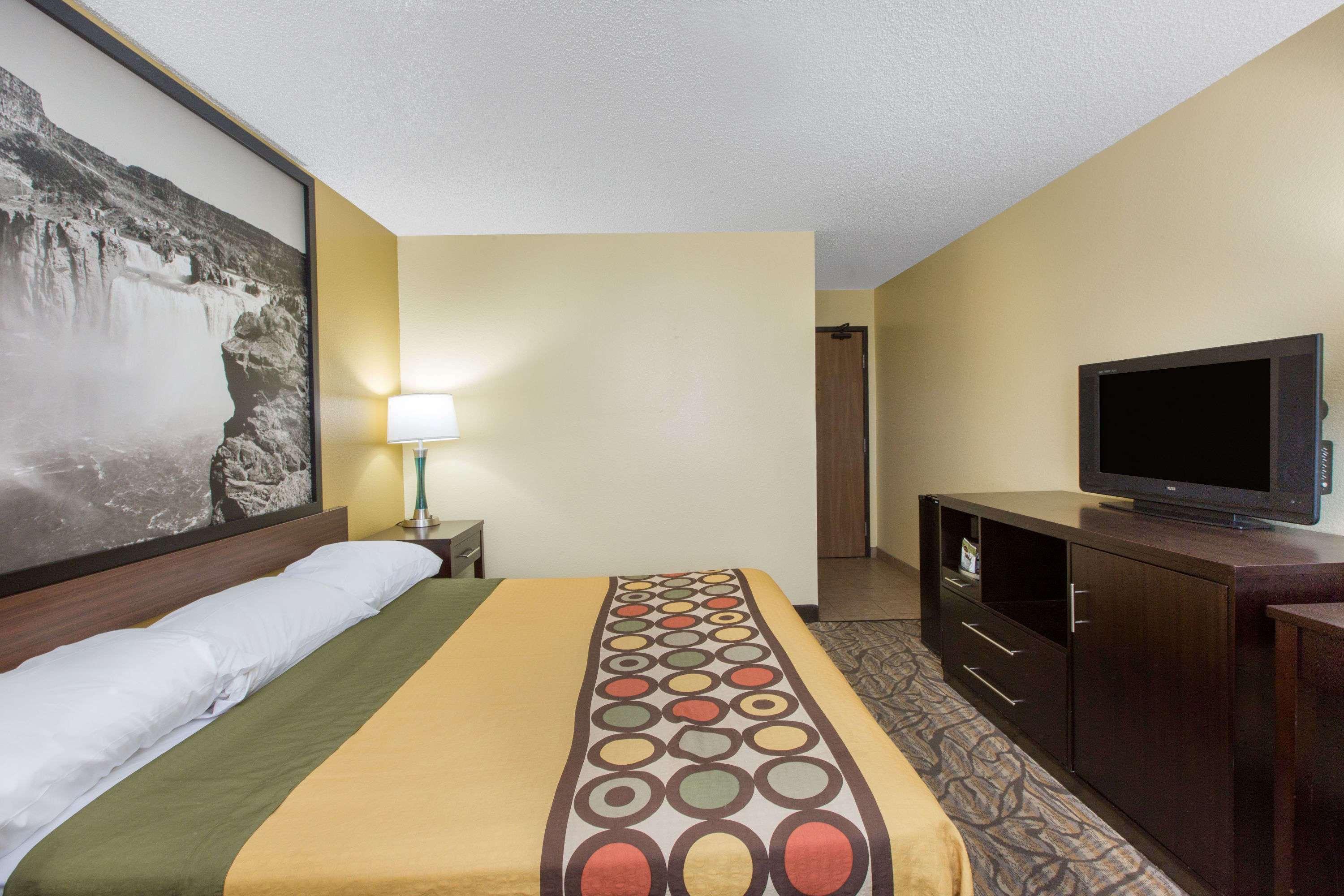 Super 8 by Wyndham Nampa — photo 3