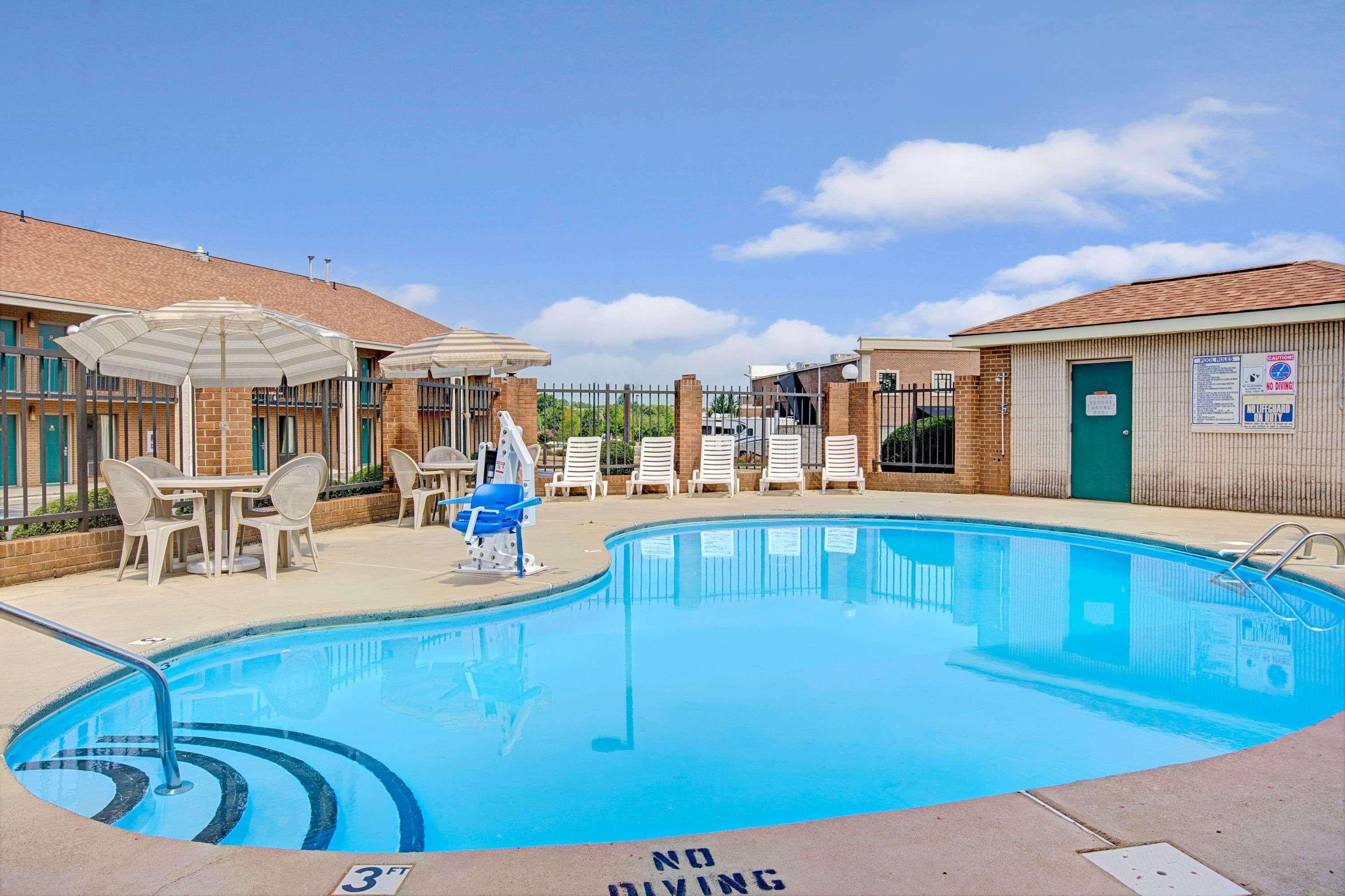 Days Inn by Wyndham Mooresville Lake Norman — photo 4