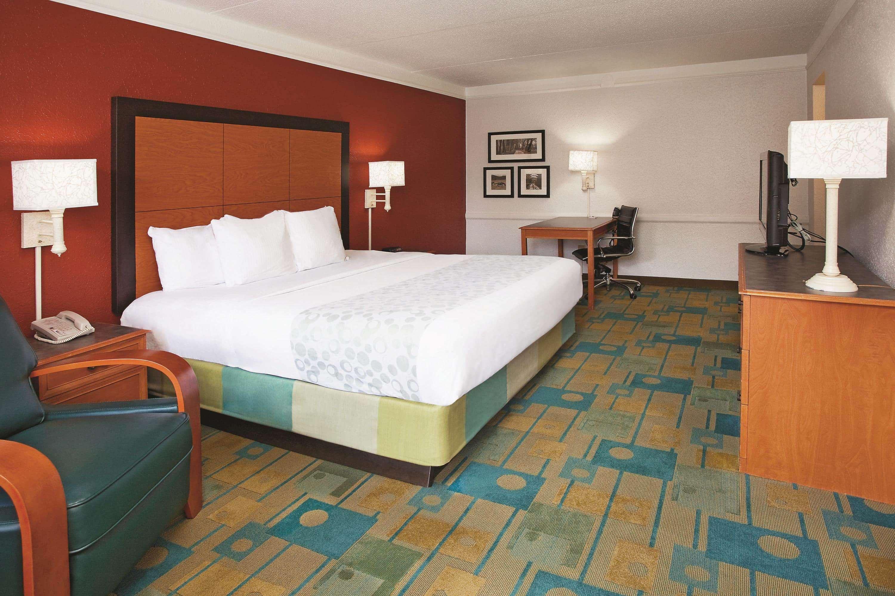 Howard Johnson by Wyndham Columbus Fort Benning — photo 4