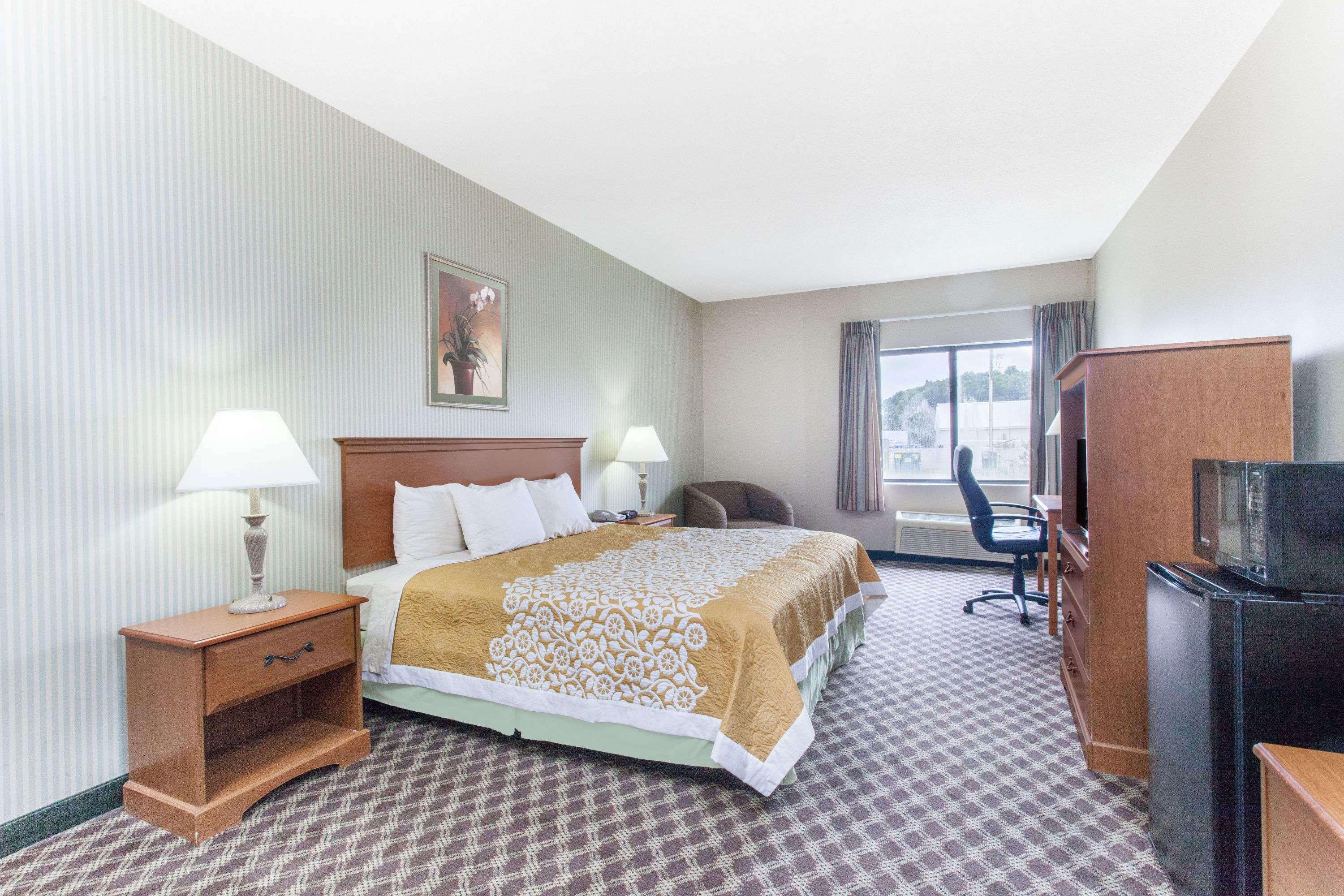 Days Inn & Suites by Wyndham Seaford — photo 3