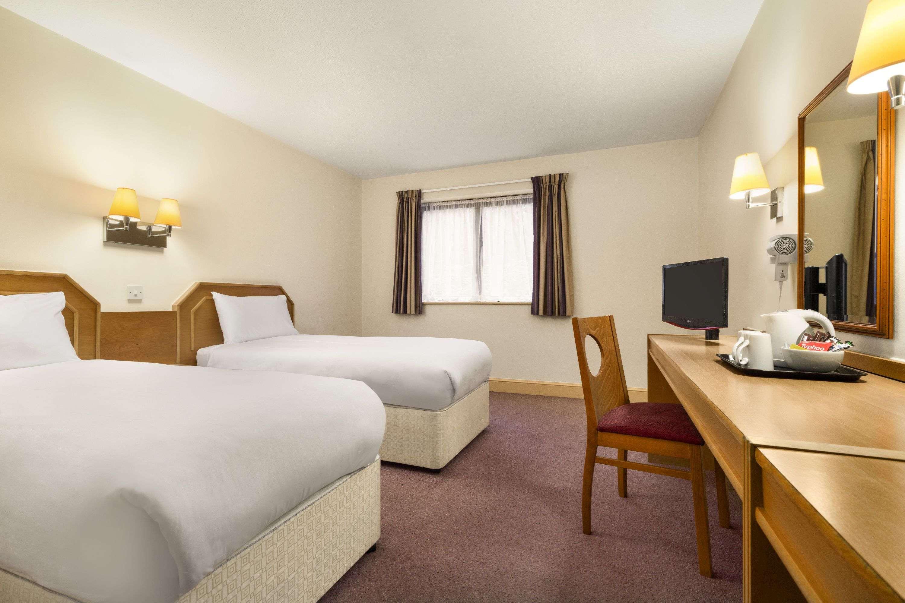 Days Inn by Wyndham Sevenoaks Clacket Lane — photo 4