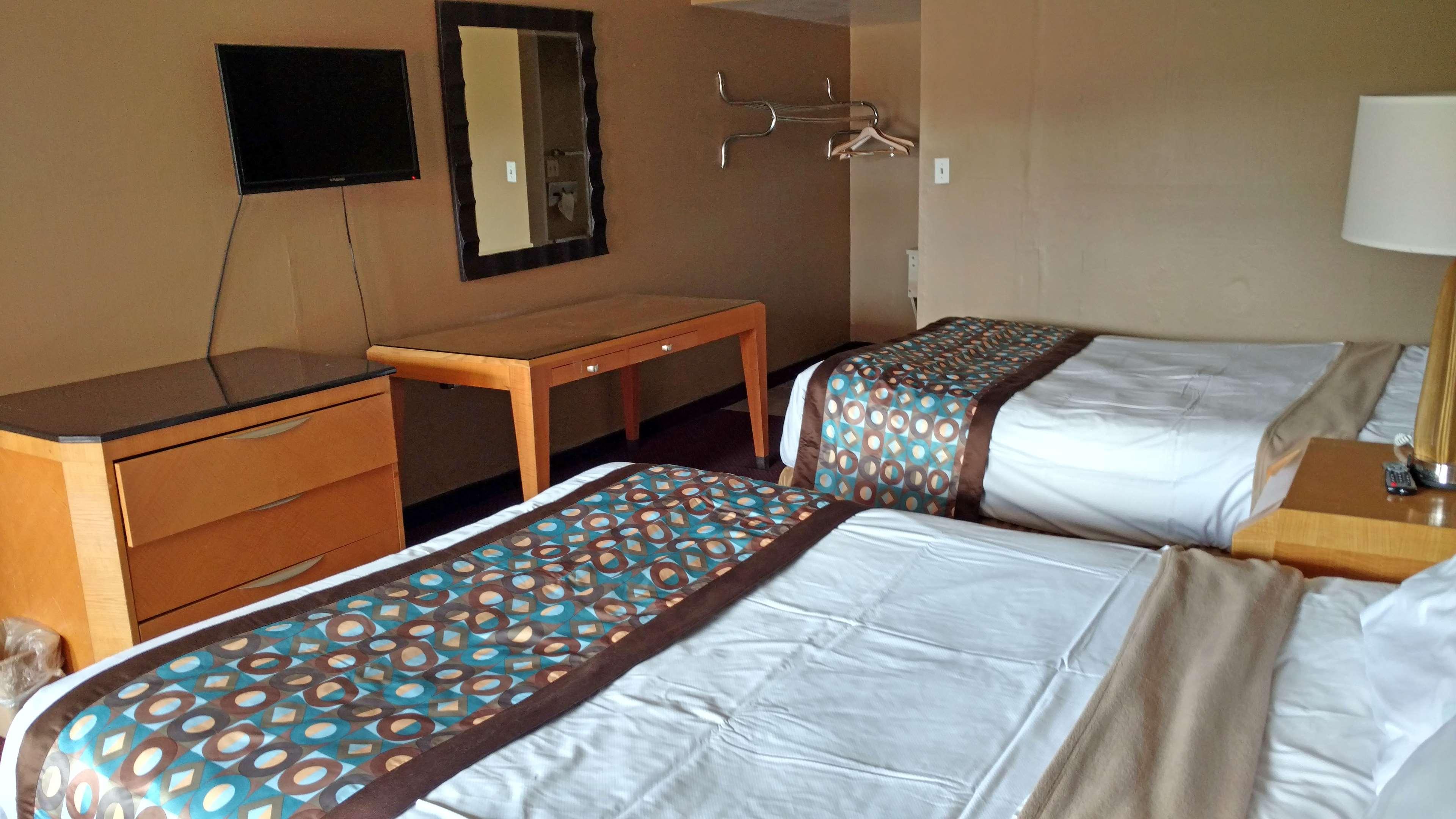 Americas Best Value Inn & Suites Kansas City — photo 4