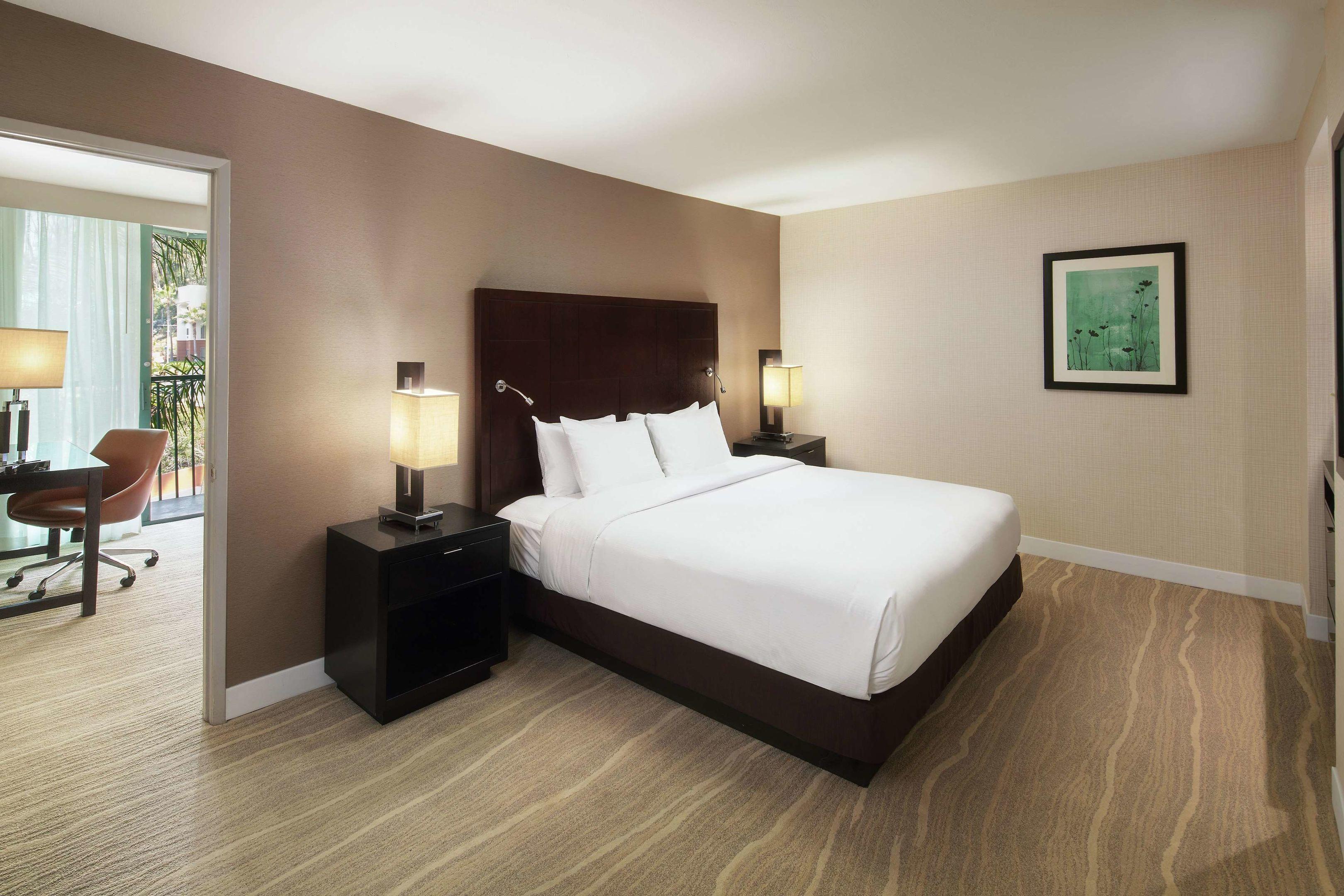 Doubletree by Hilton San Diego Hotel Circle — photo 5
