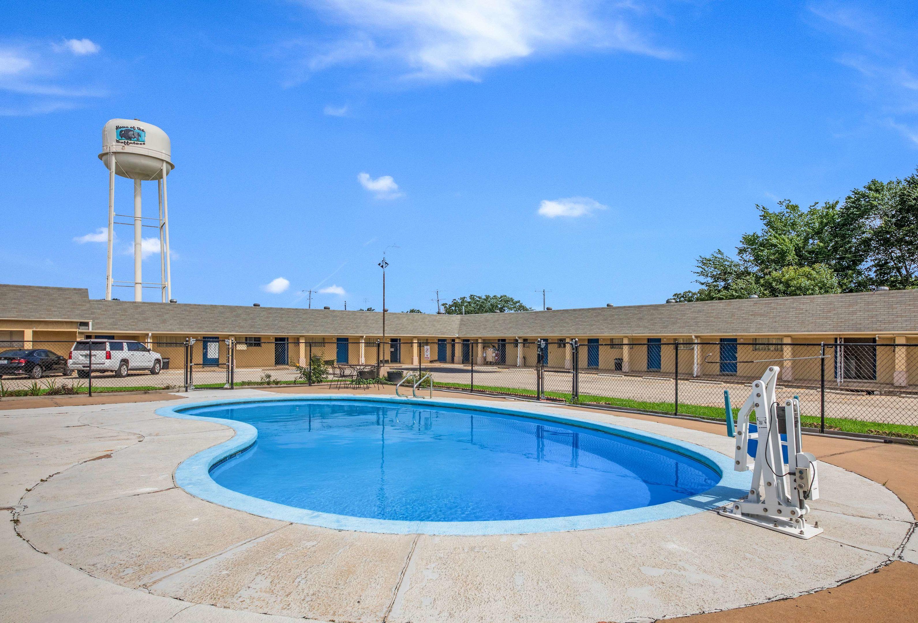 Americas Best Value Inn-Giddings — photo 5