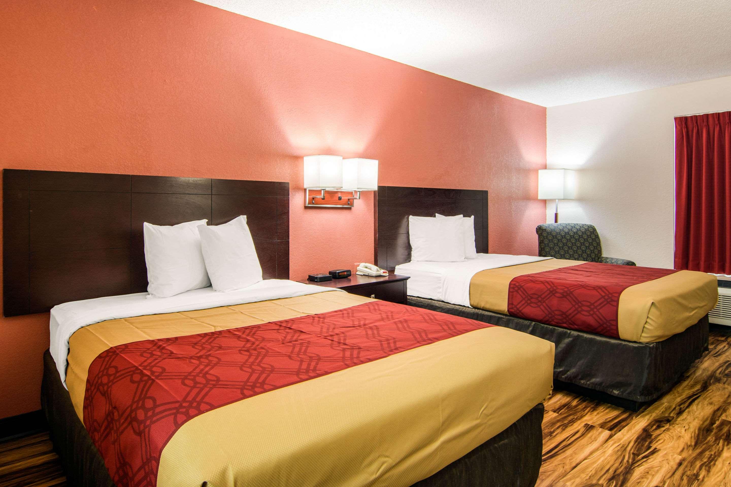 Econo Lodge Madison Airport — photo 5