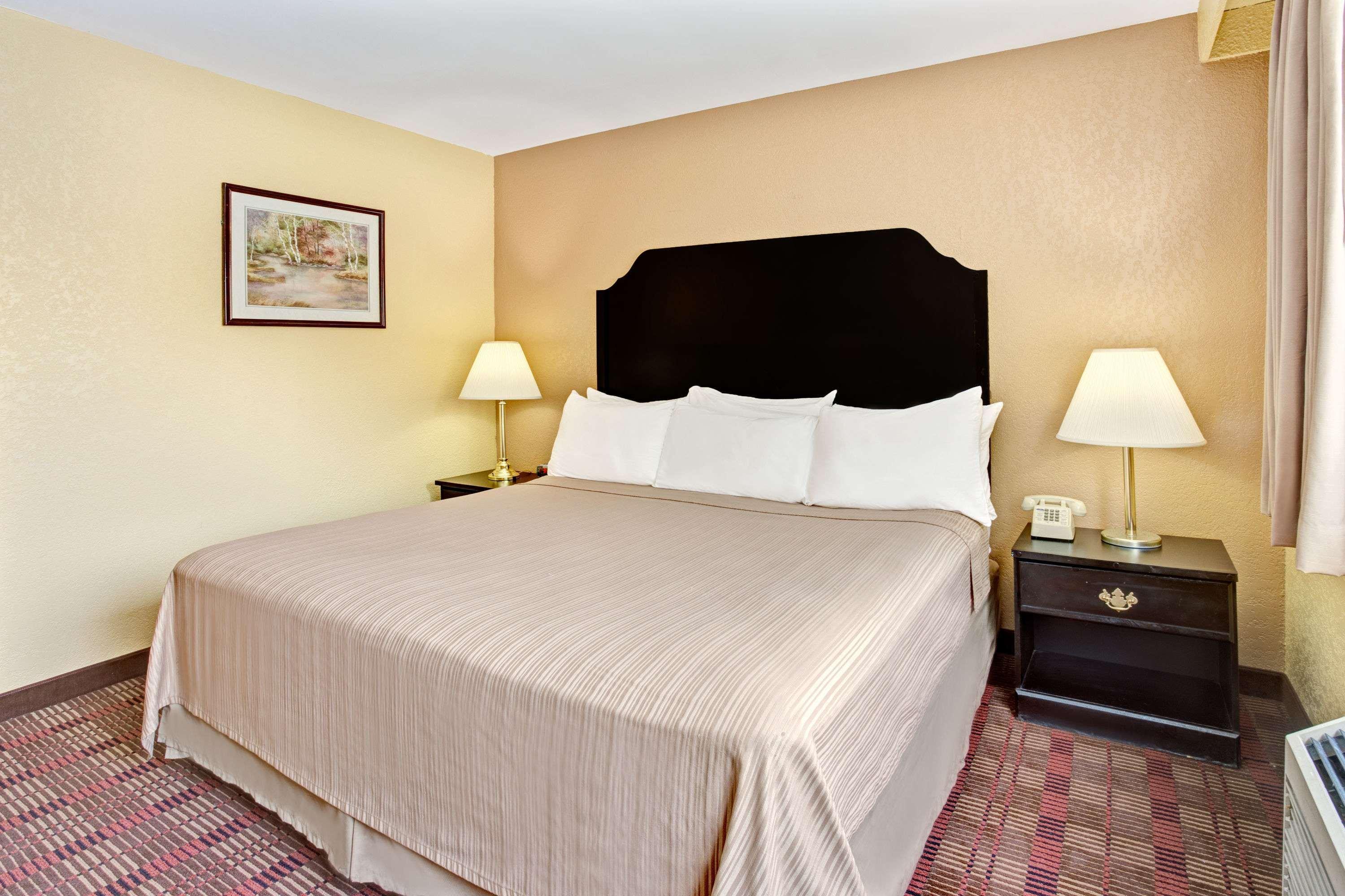 Howard Johnson by Wyndham Pikesville — photo 4