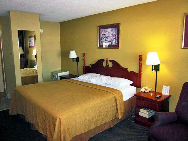 Motel 6 Memphis - Graceland — photo 3
