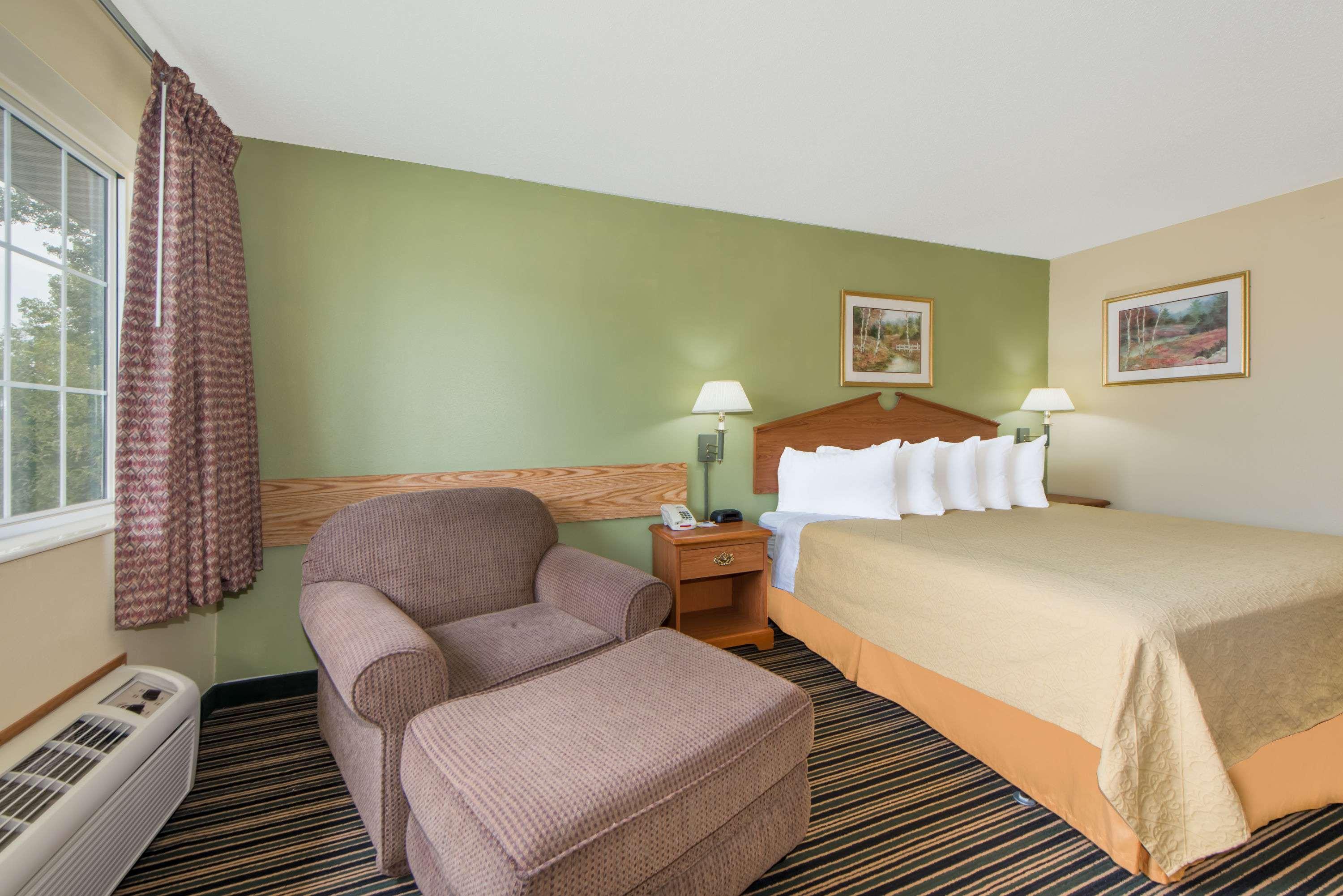 Days Inn by Wyndham Ottumwa — photo 4