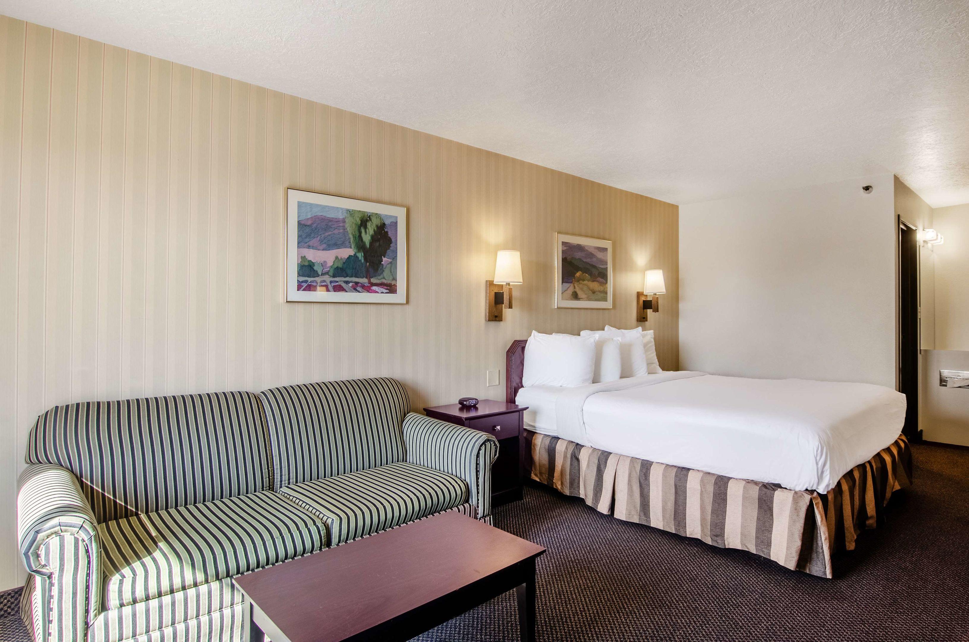 Americas Best Value Inn & Suites - Fort Collins East / I-25