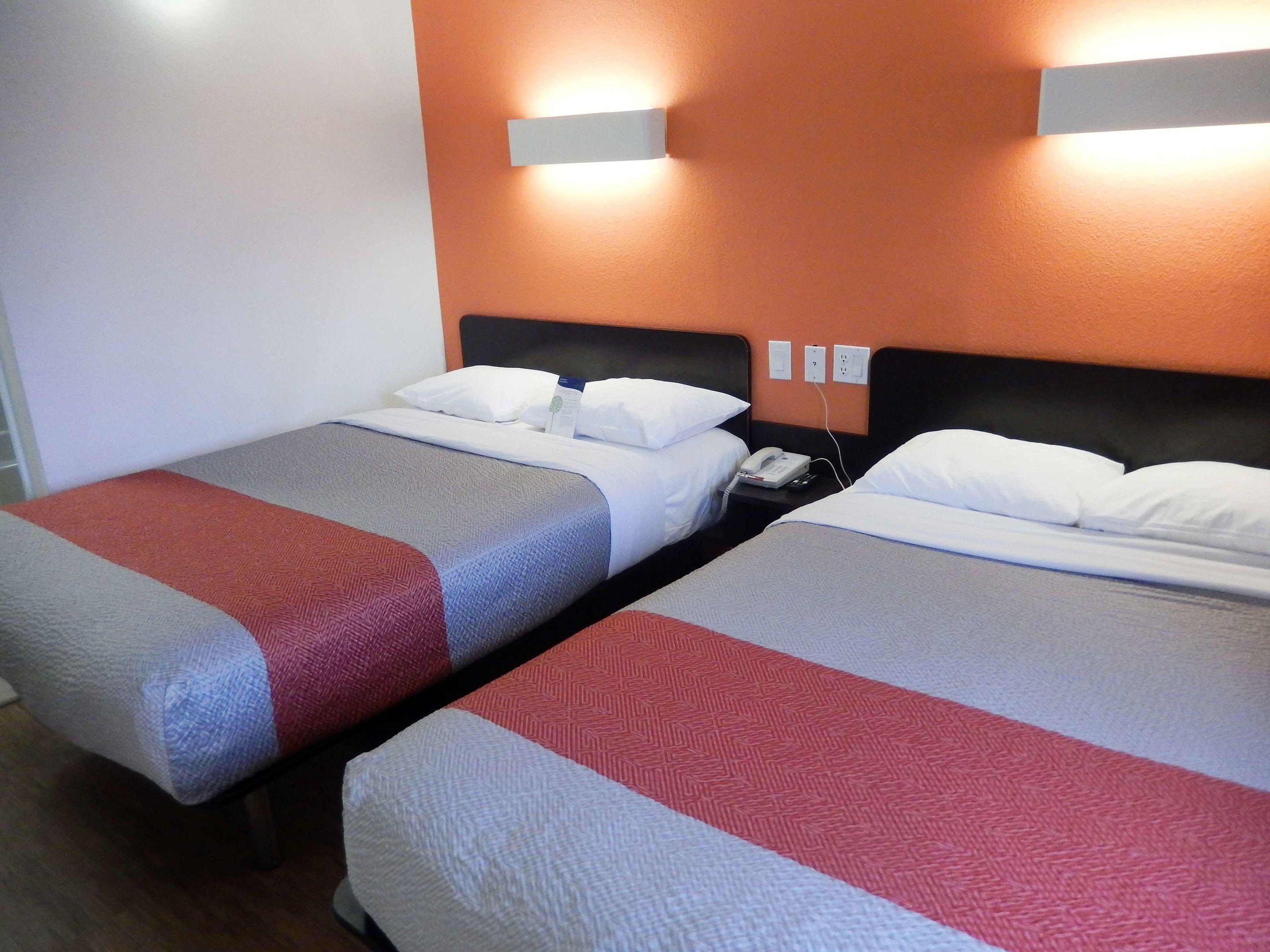 Motel 6 Clute, TX — photo 5